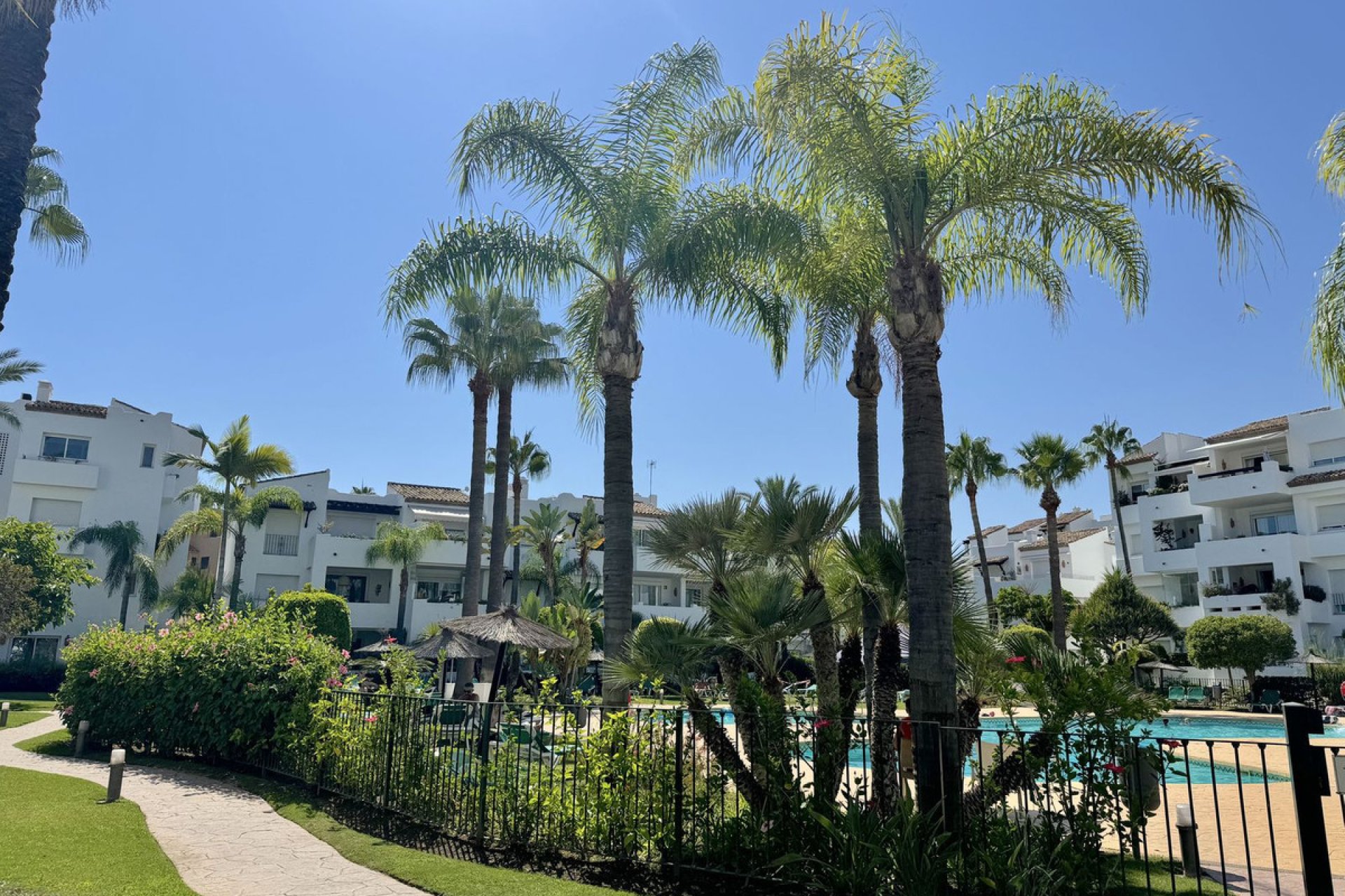 Resale - Ground floor apartment - Estepona - Costalita