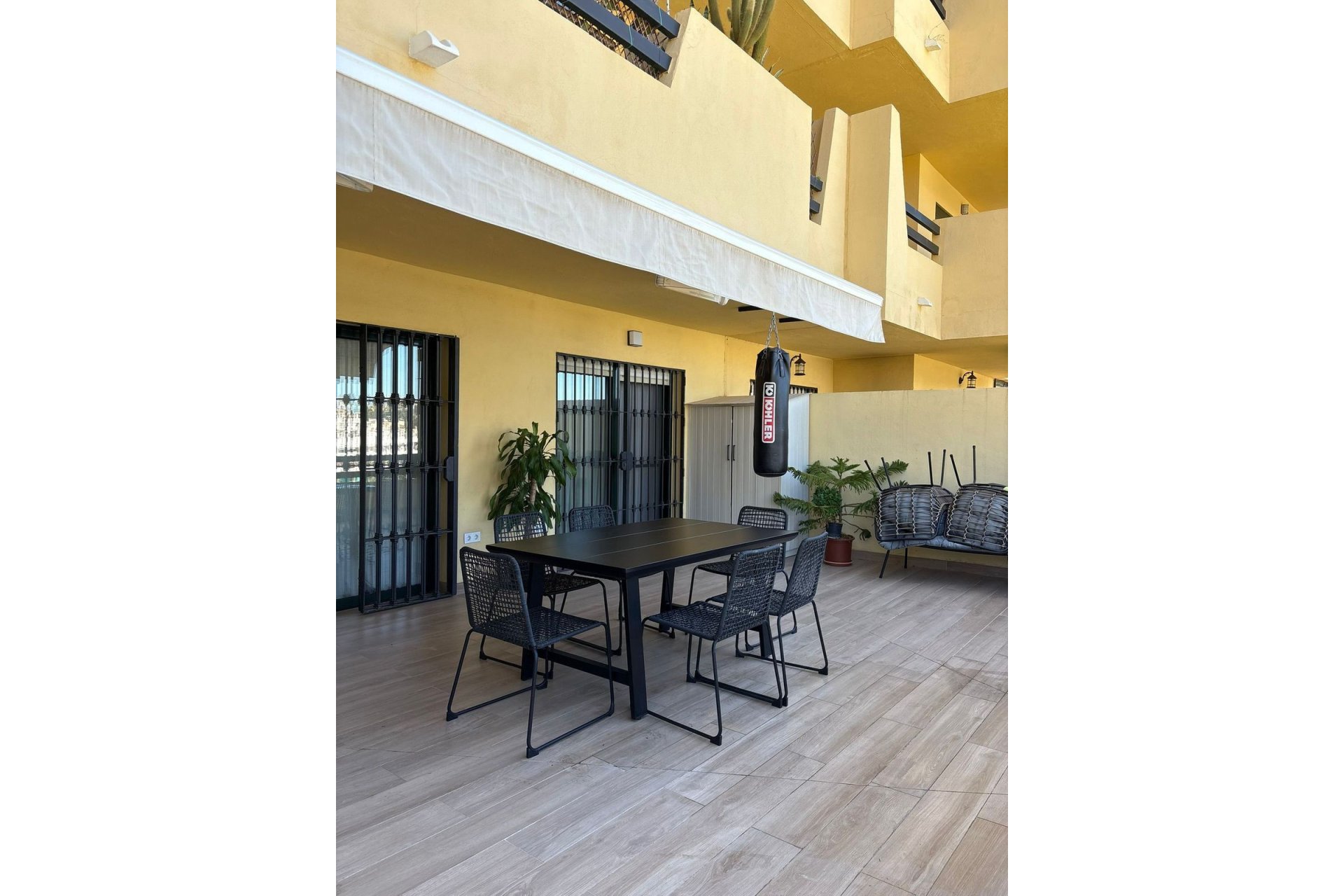 Resale - Ground floor apartment - Estepona - Estepona Centro