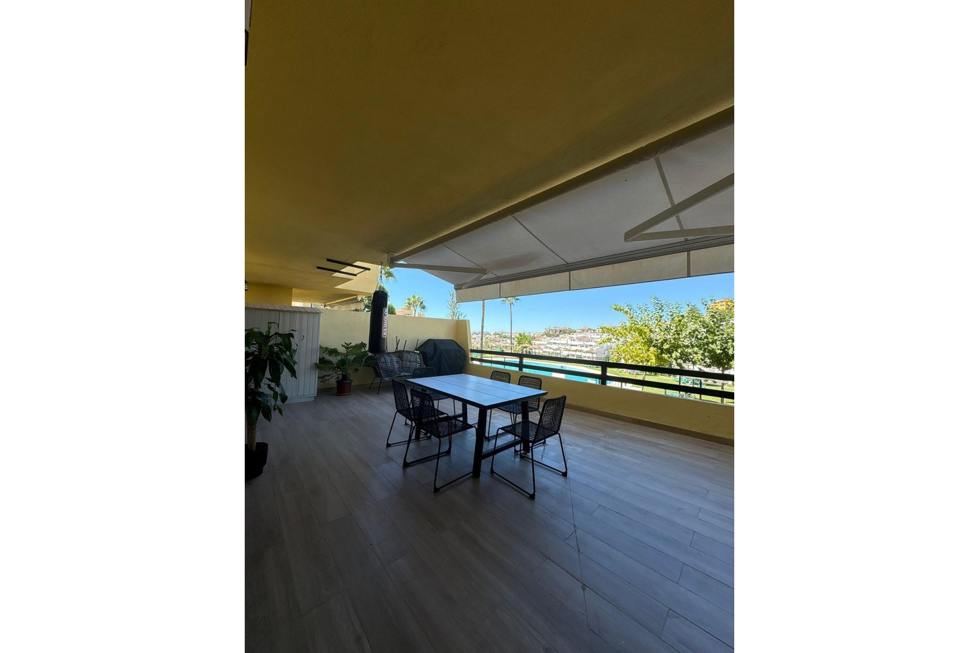 Resale - Ground floor apartment - Estepona - Estepona Centro