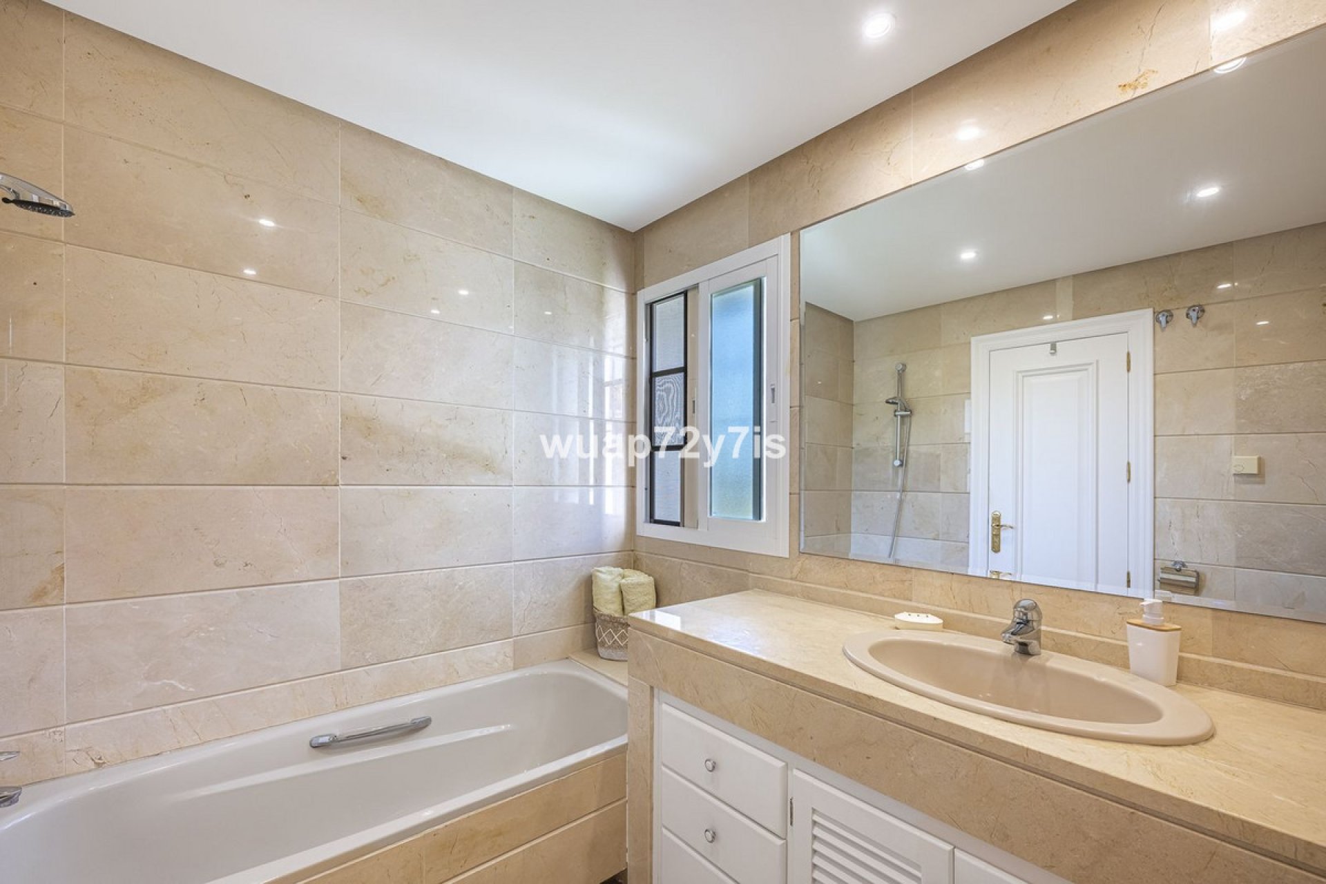 Resale - Ground floor apartment - Estepona - Estepona Centro