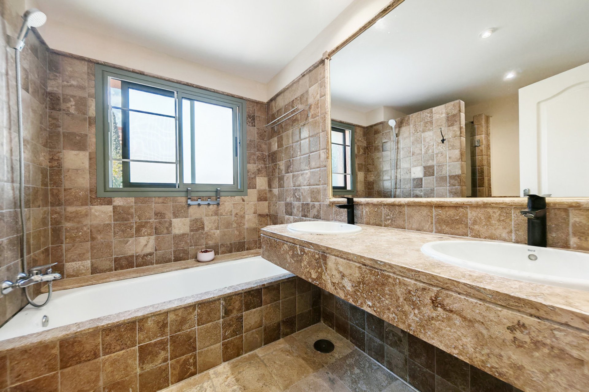 Resale - Ground floor apartment - Estepona - Estepona Centro