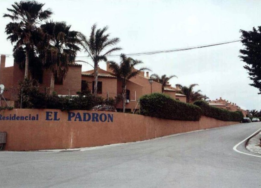 Resale - Ground floor apartment - Estepona - Estepona Centro