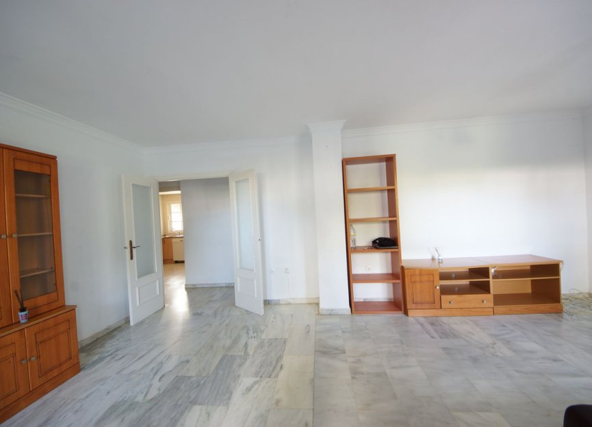 Resale - Ground floor apartment - Estepona - Estepona Centro