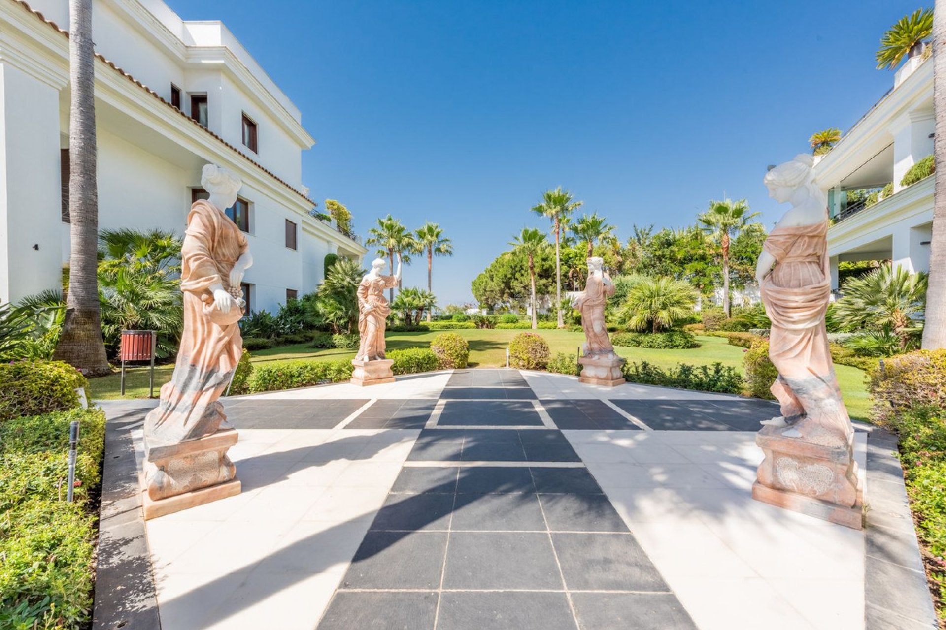 Resale - Ground floor apartment - Estepona - Estepona Centro