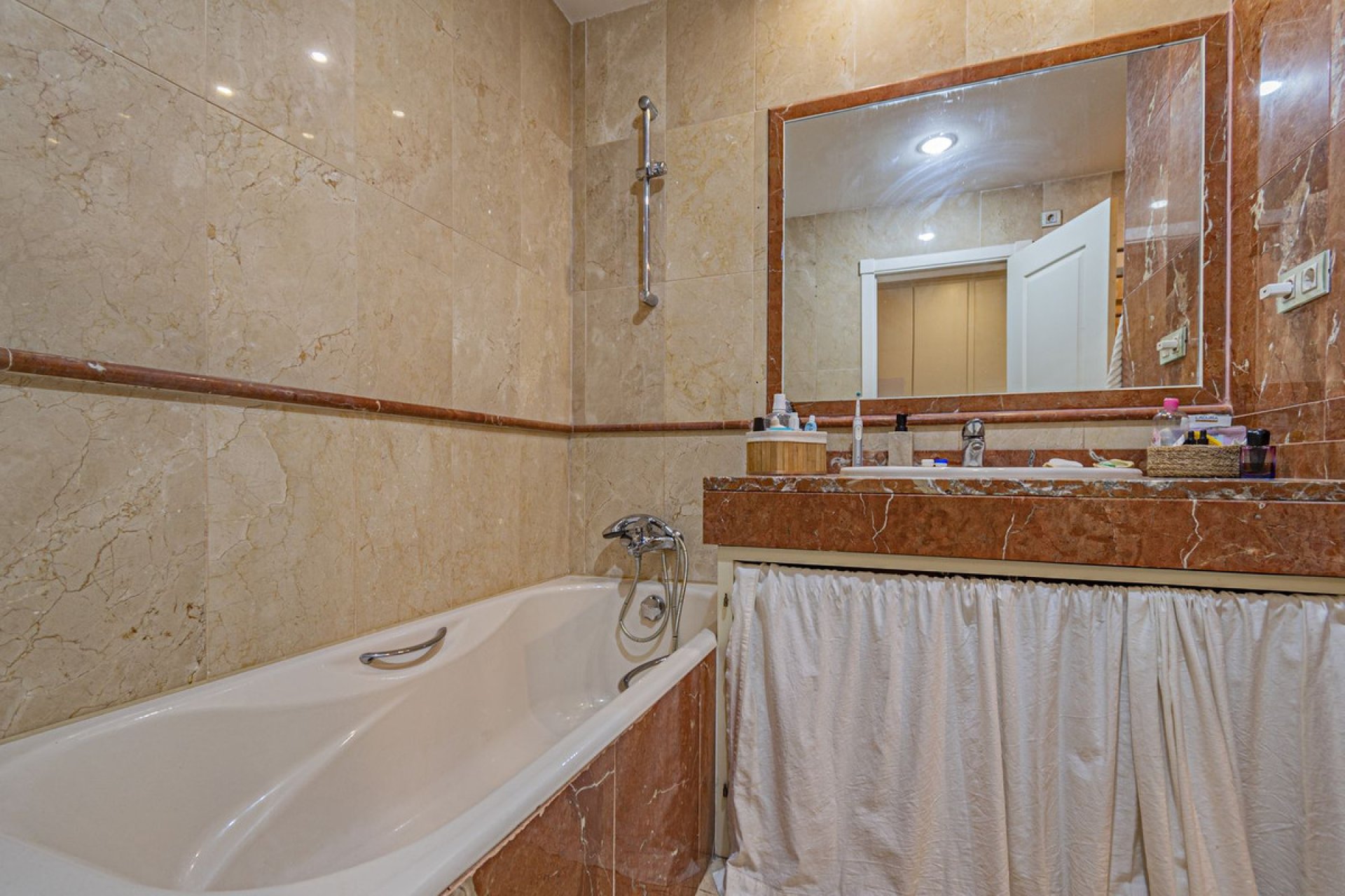 Resale - Ground floor apartment - Estepona - Hacienda del Sol