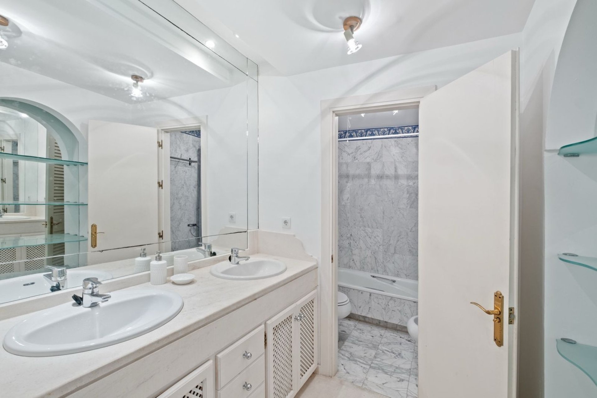 Resale - Ground floor apartment - Estepona - New Golden Mile