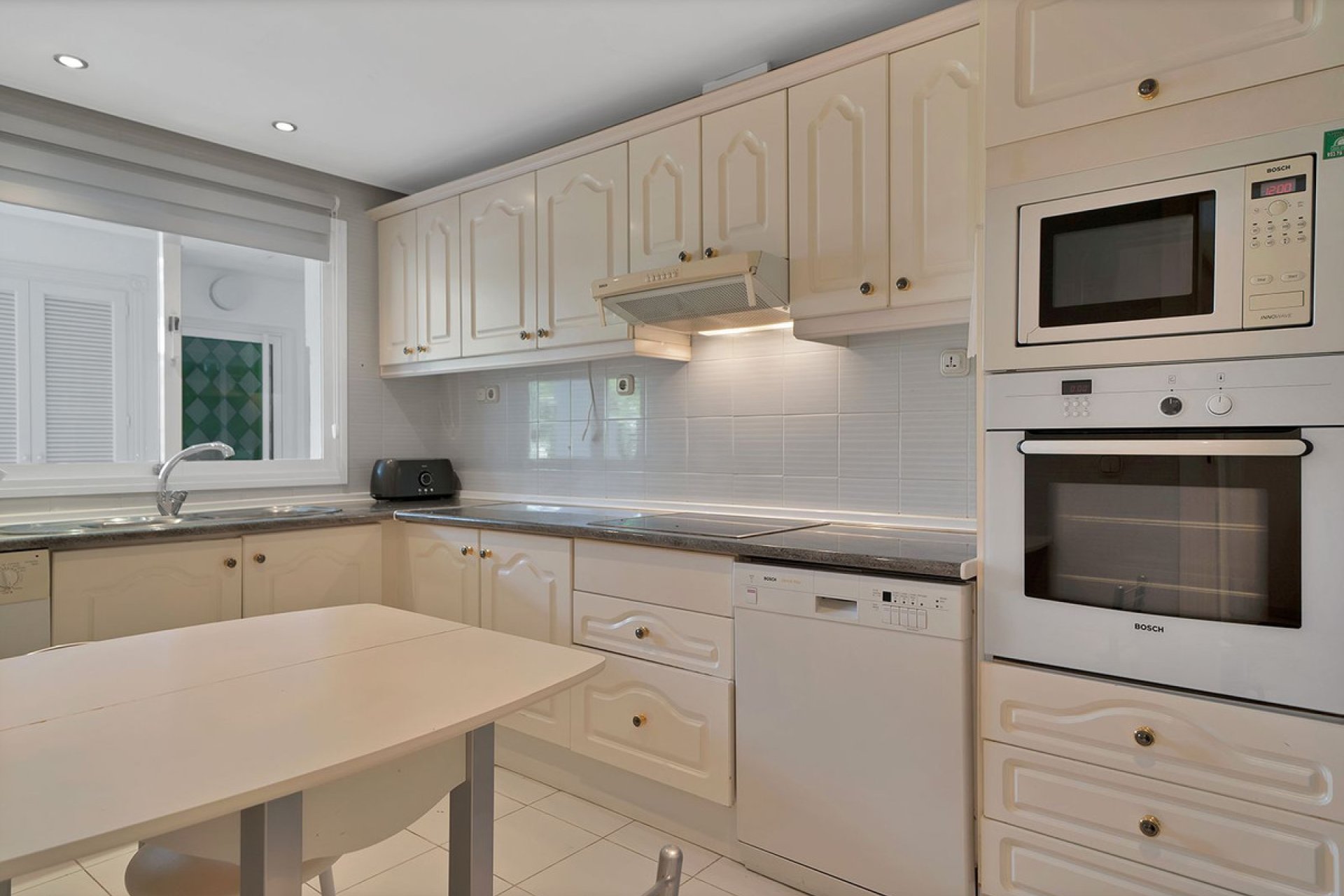 Resale - Ground floor apartment - Estepona - New Golden Mile