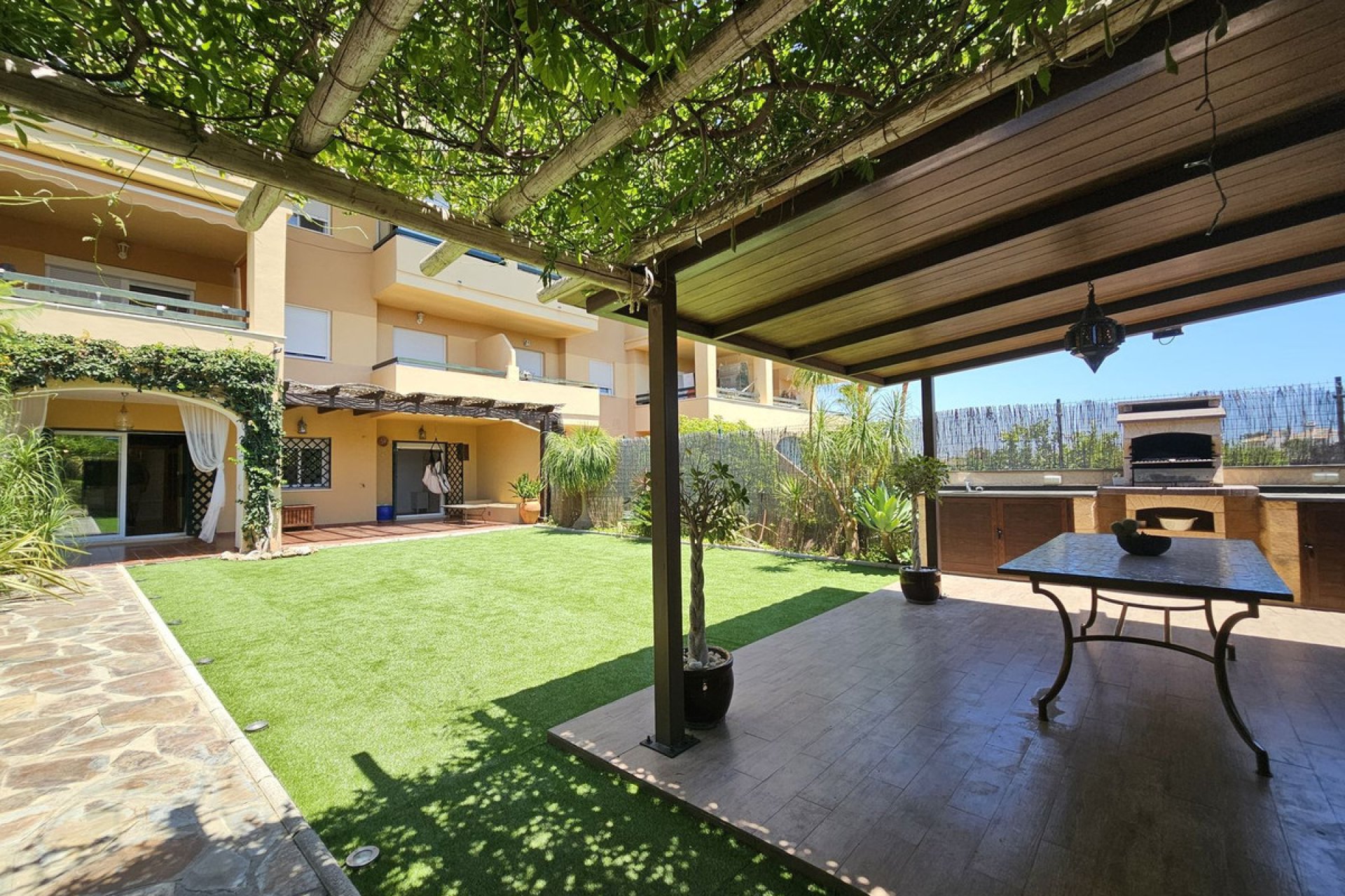 Resale - Ground floor apartment - Estepona - Selwo