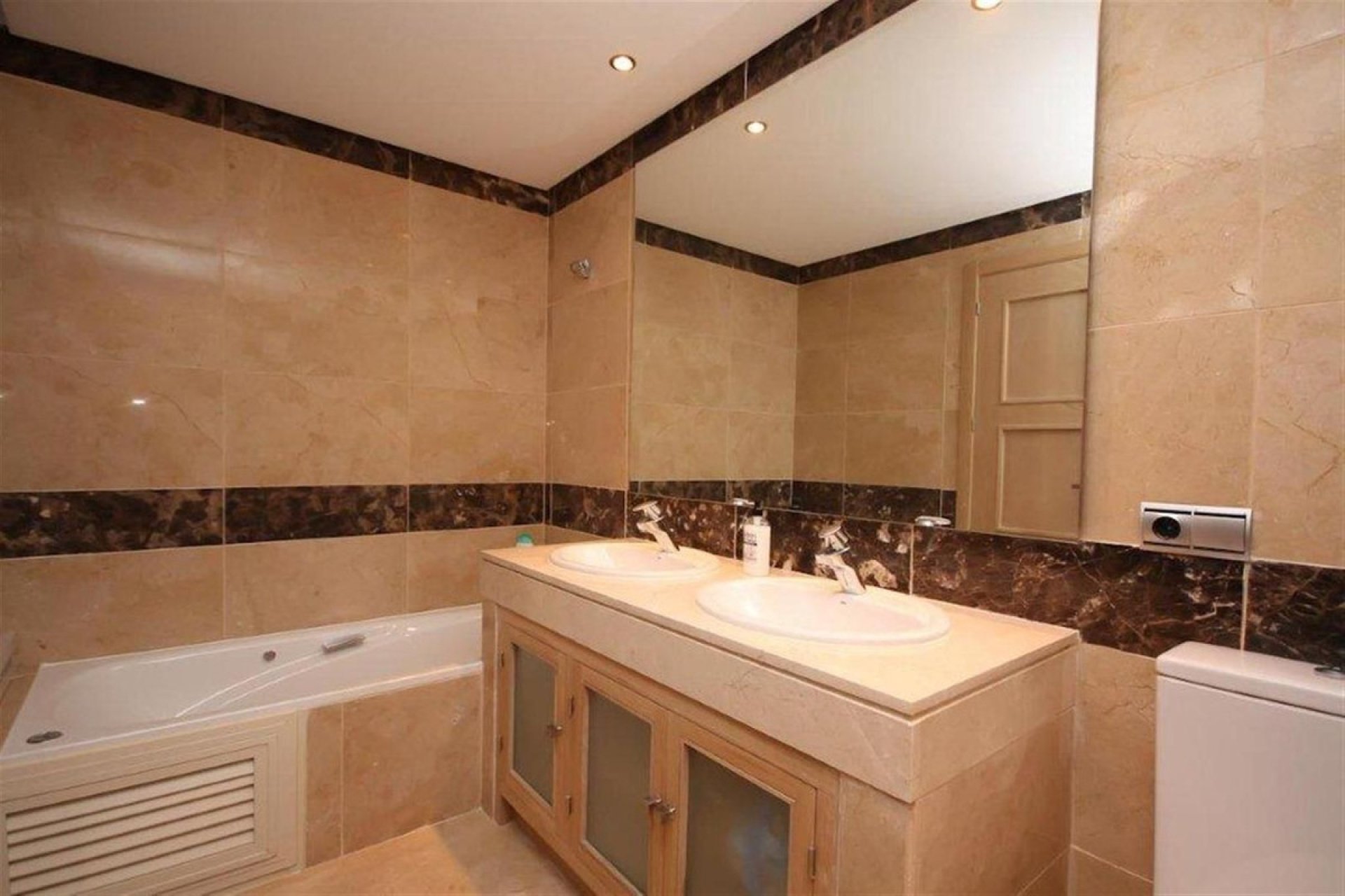 Resale - Ground floor apartment - Manilva - La Duquesa