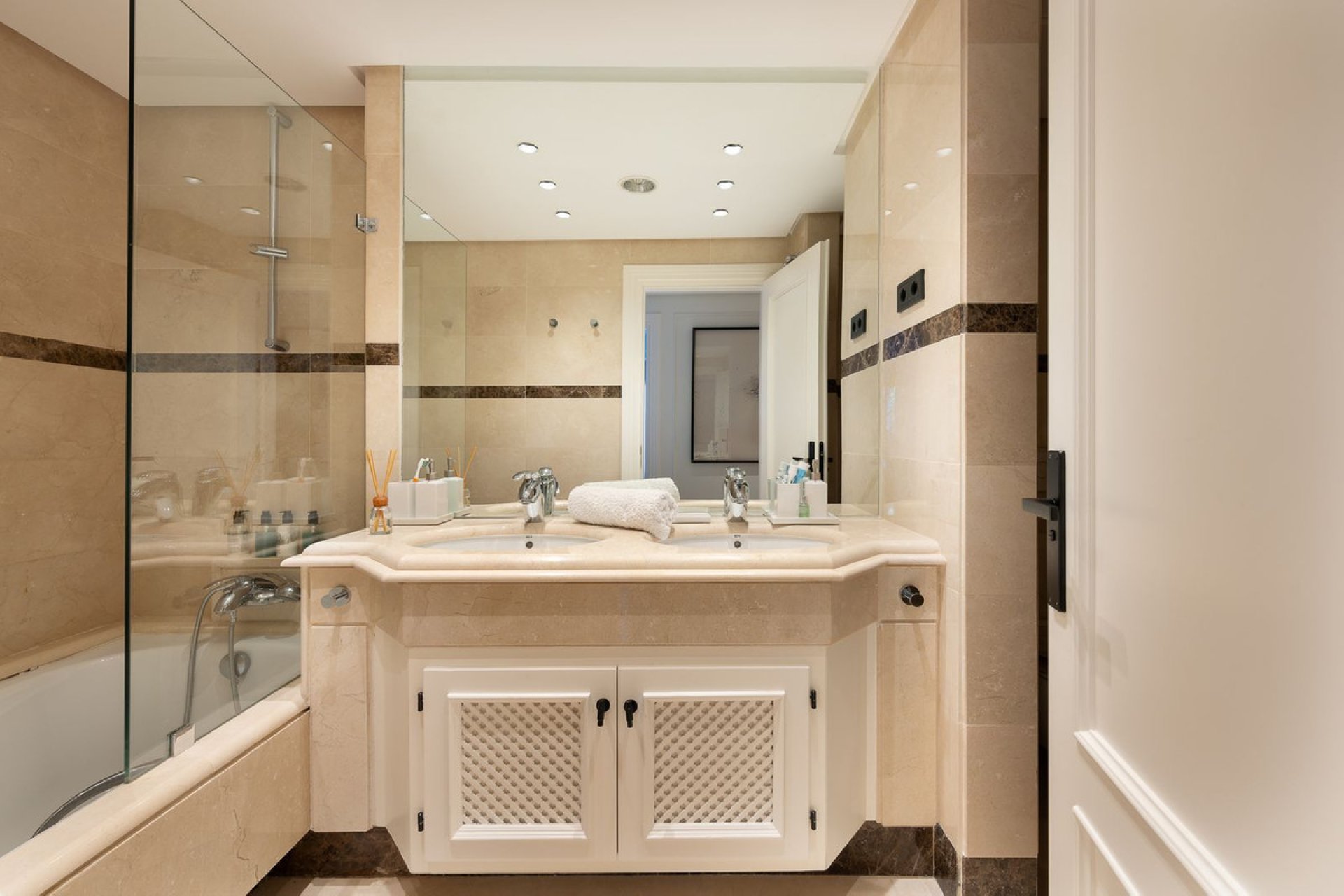 Resale - Ground floor apartment - Marbella - Aloha