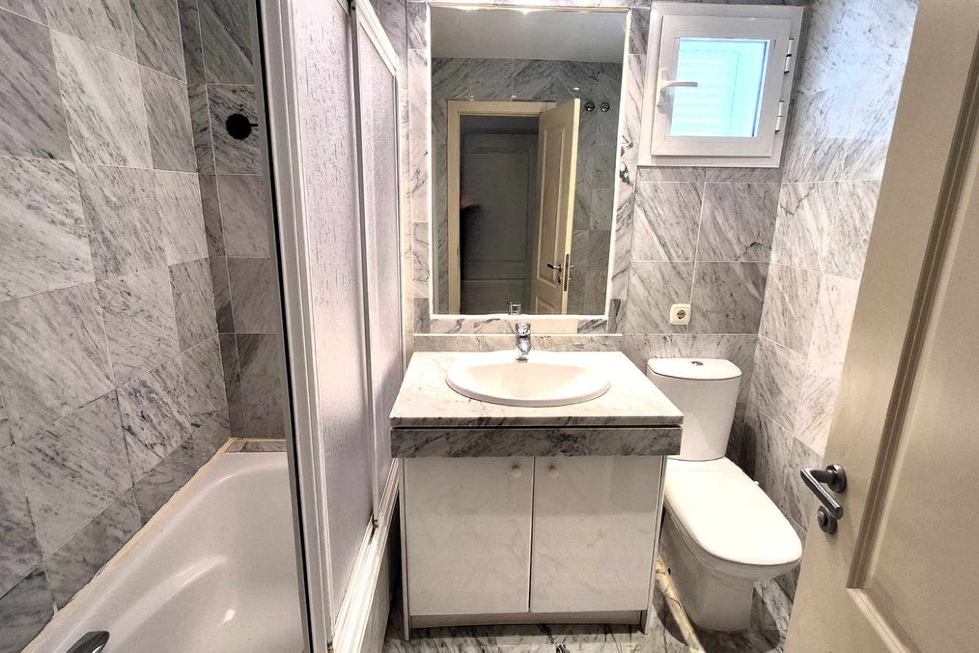 Resale - Ground floor apartment - Marbella - Bahía de Marbella