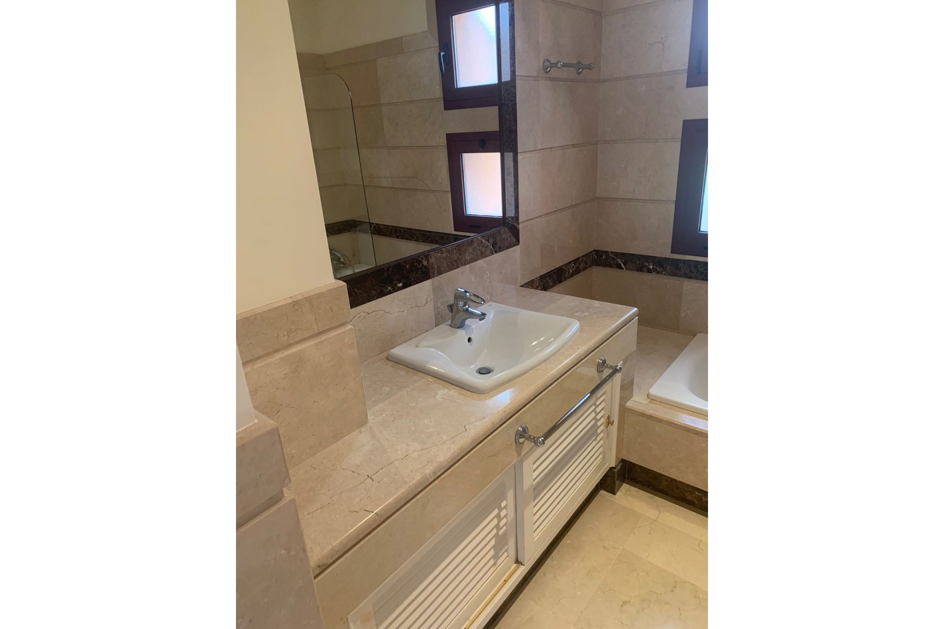 Resale - Ground floor apartment - Marbella - Bahía de Marbella