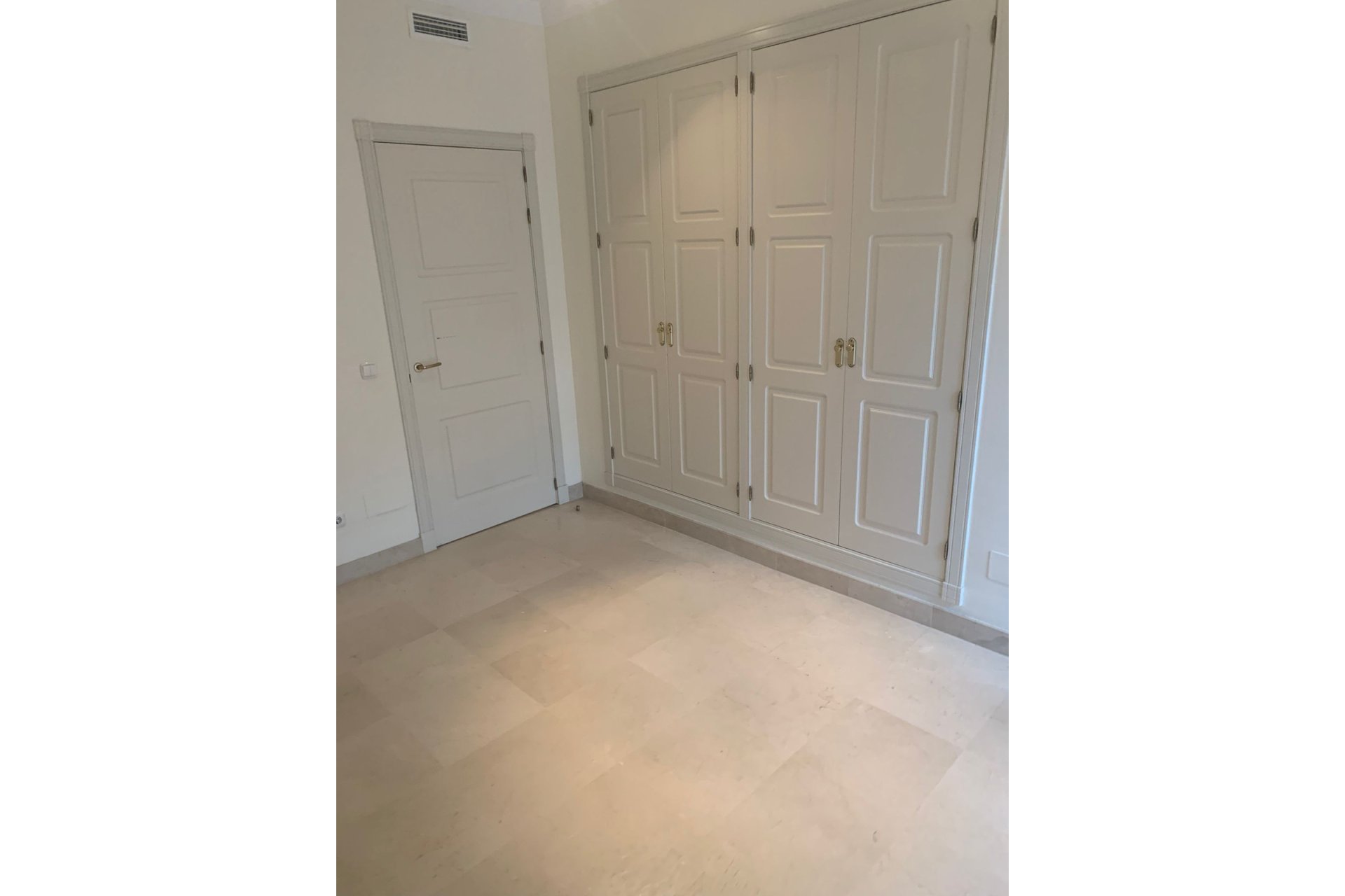 Resale - Ground floor apartment - Marbella - Bahía de Marbella