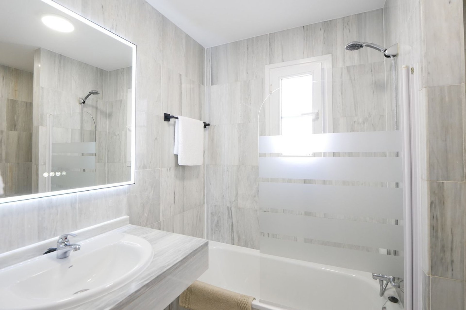 Resale - Ground floor apartment - Marbella - Cabopino