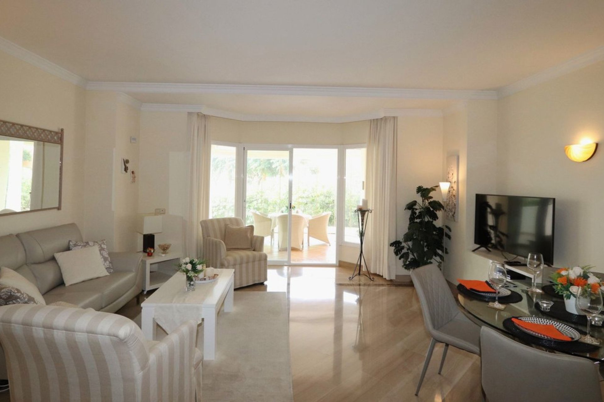 Resale - Ground floor apartment - Marbella - Elviria