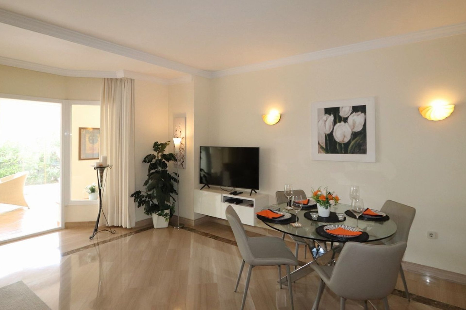 Resale - Ground floor apartment - Marbella - Elviria