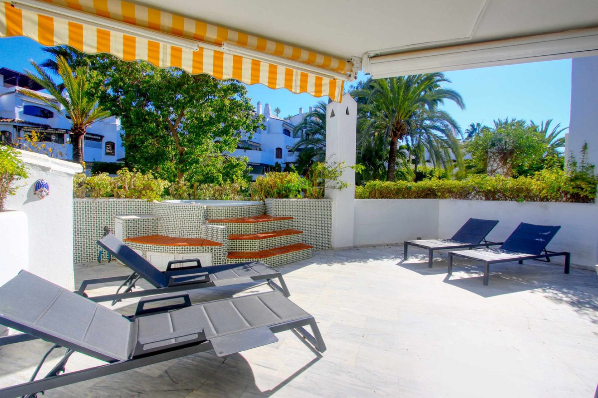 Resale - Ground floor apartment - Marbella - Elviria