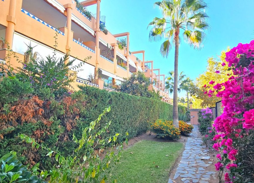 Resale - Ground floor apartment - Marbella - Elviria