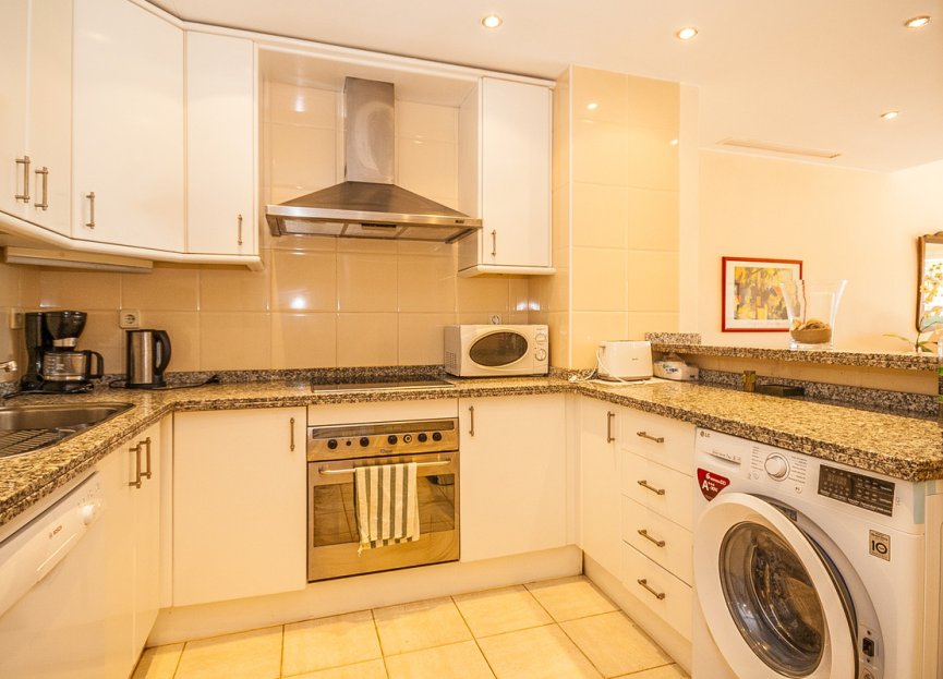 Resale - Ground floor apartment - Marbella - Elviria