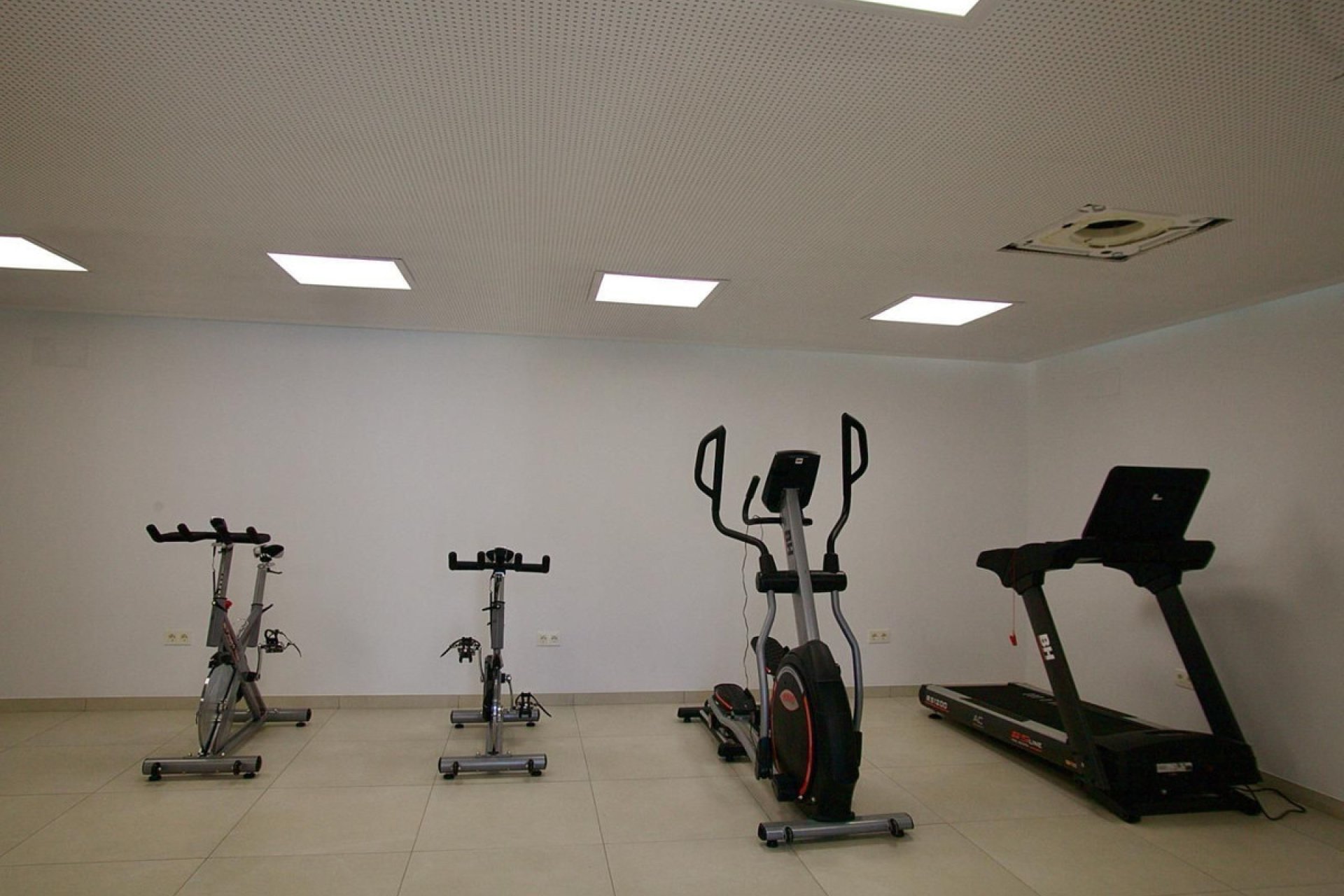 Resale - Ground floor apartment - Marbella - Elviria