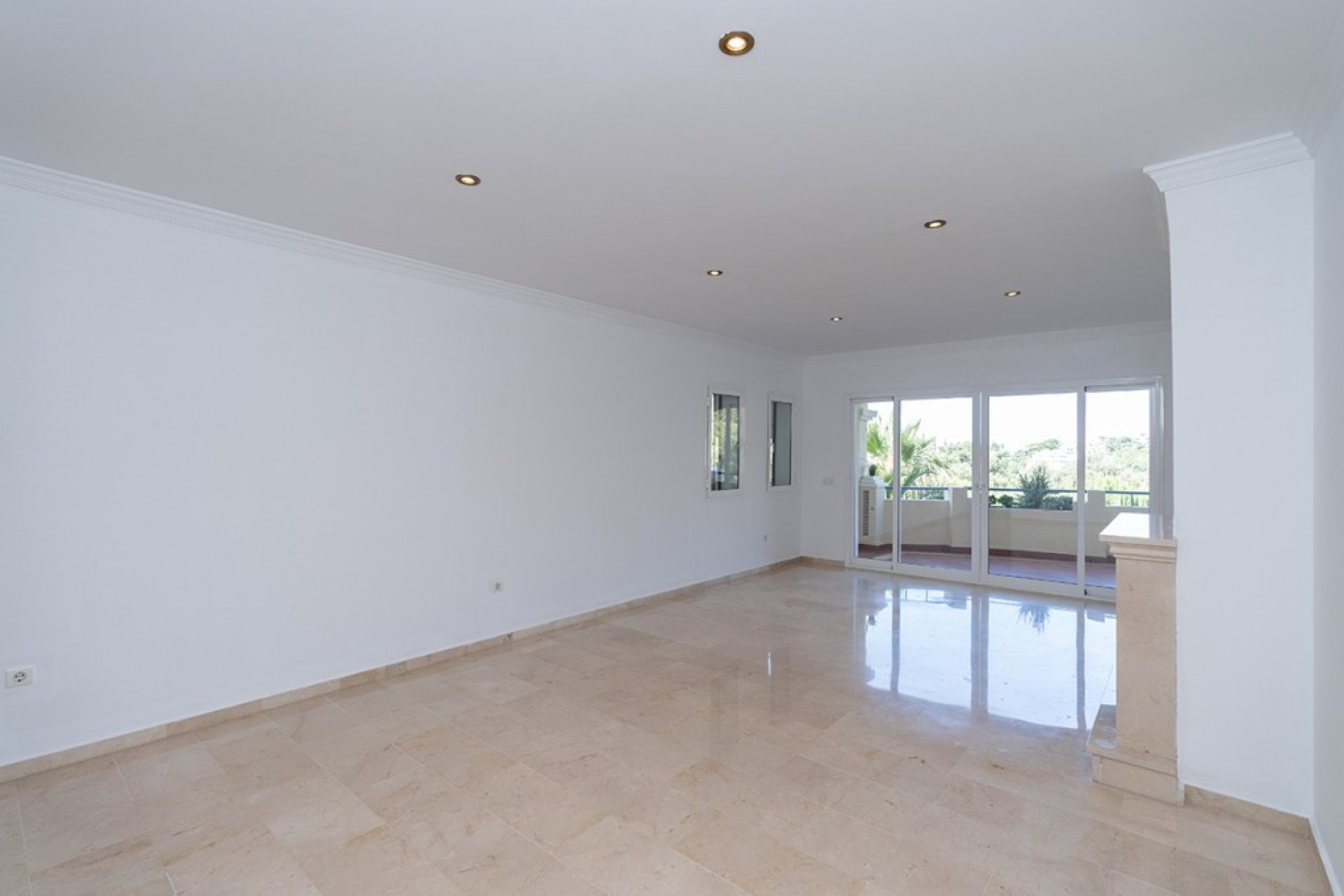 Resale - Ground floor apartment - Marbella - Elviria