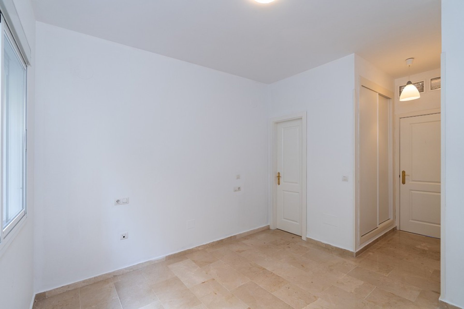 Resale - Ground floor apartment - Marbella - Elviria