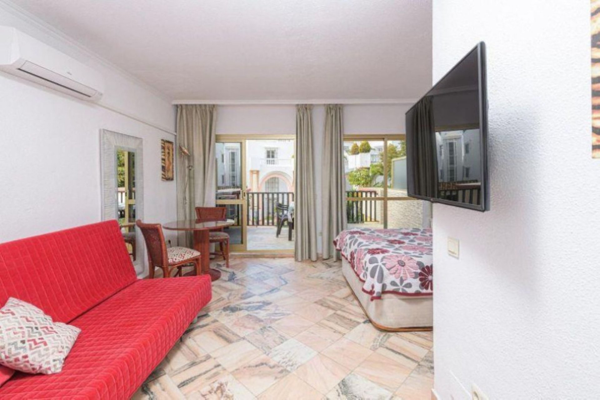 Resale - Ground floor apartment - Marbella - Elviria