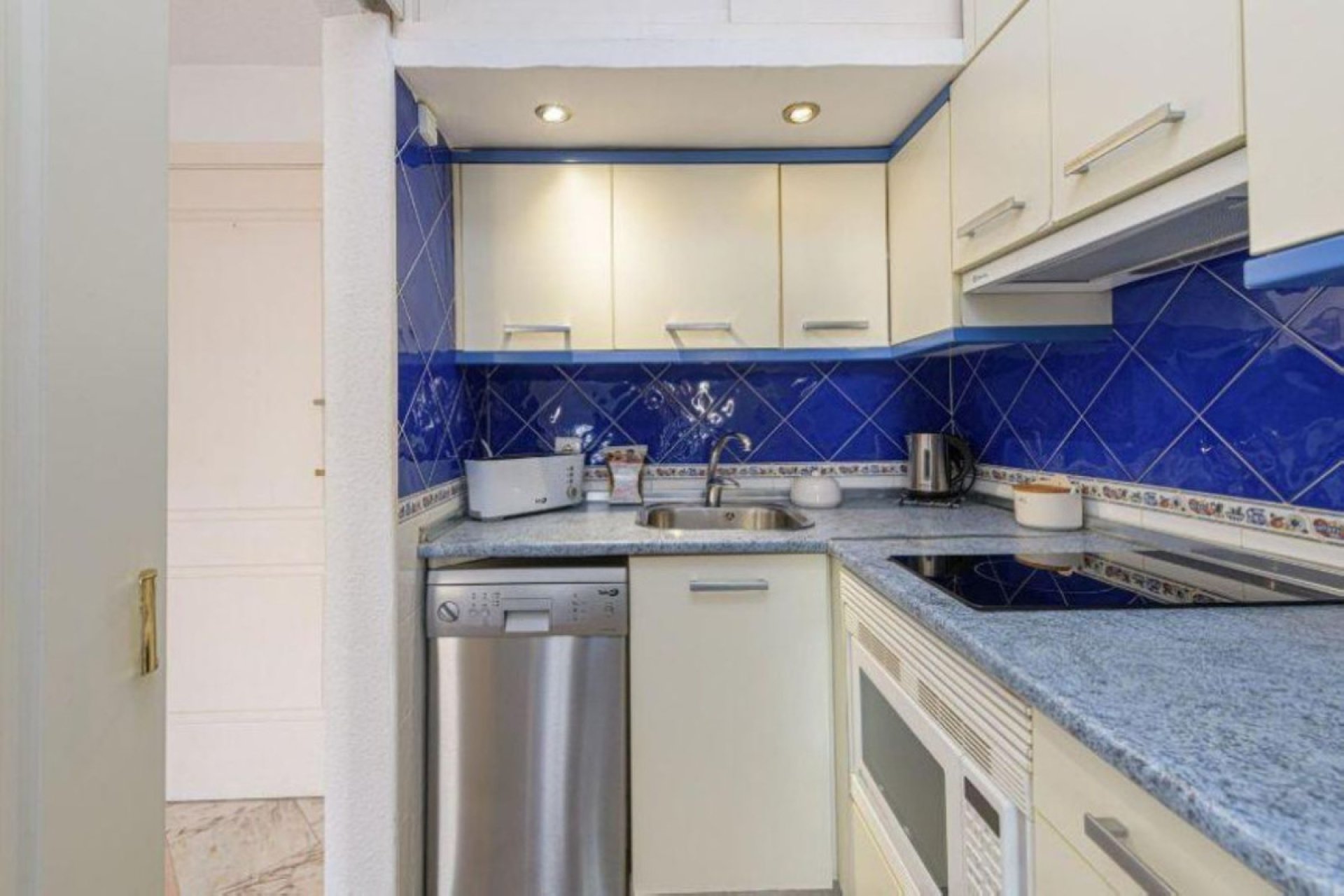 Resale - Ground floor apartment - Marbella - Elviria