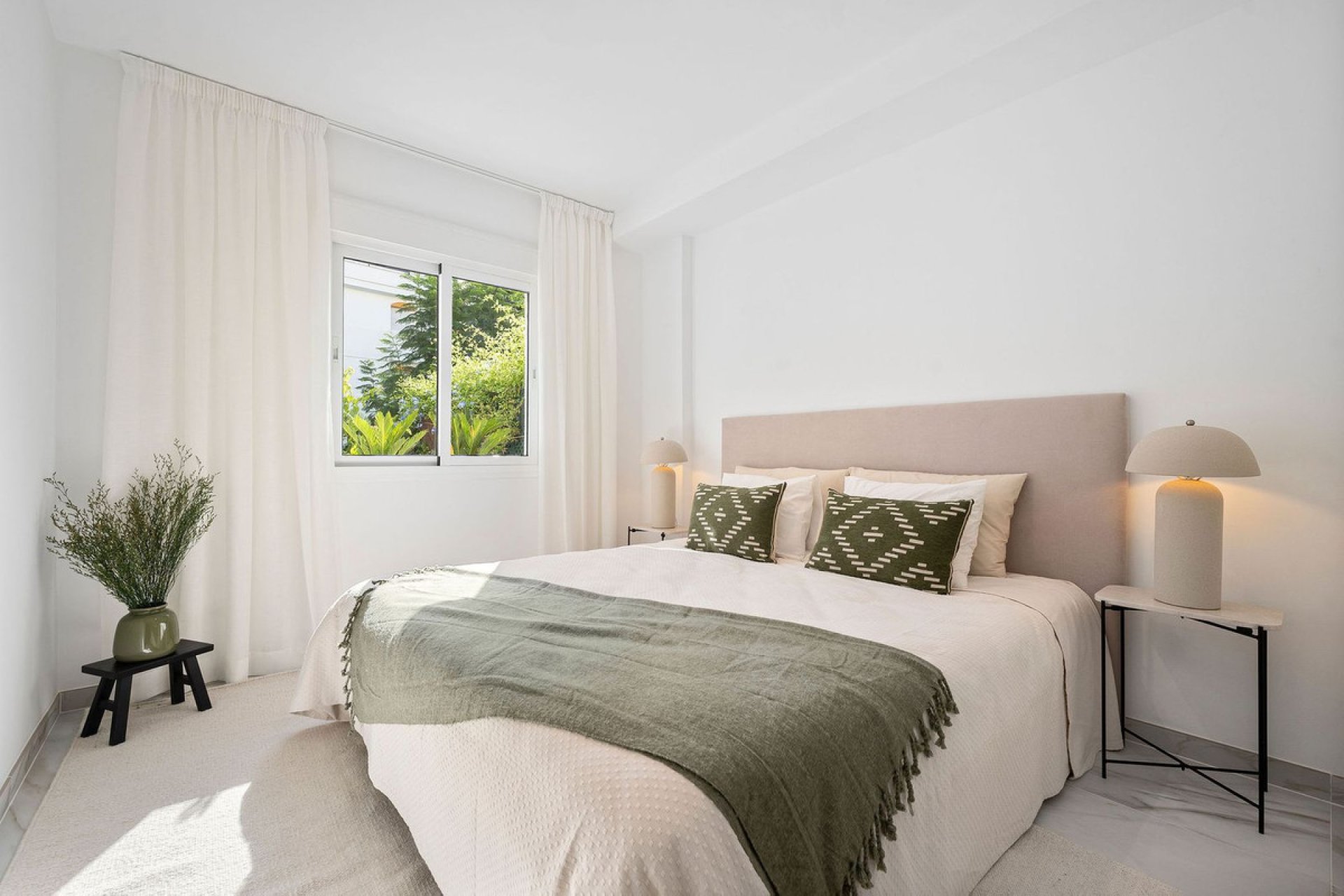 Resale - Ground floor apartment - Marbella - Guadalmina Baja