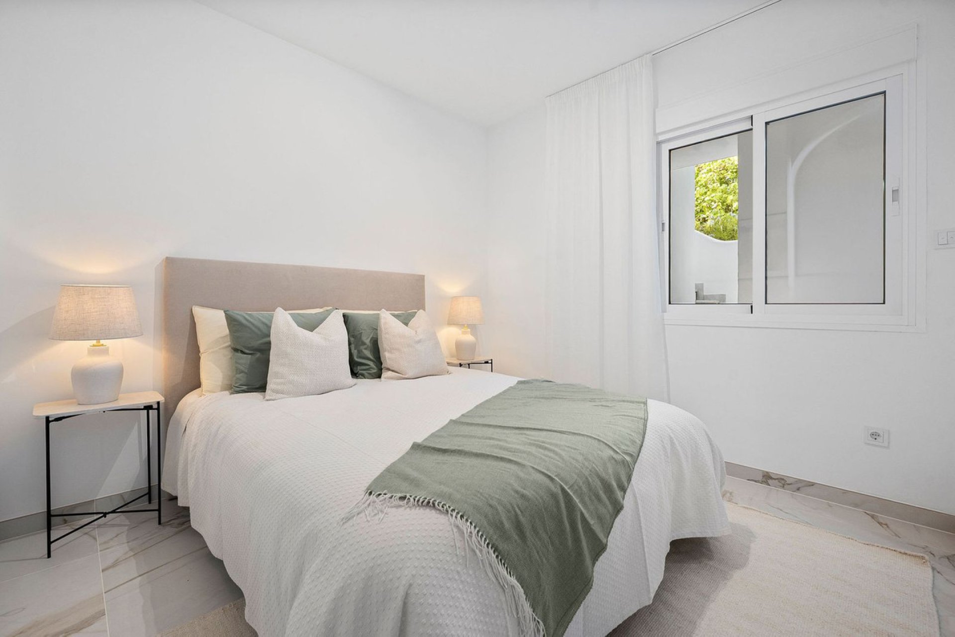 Resale - Ground floor apartment - Marbella - Guadalmina Baja