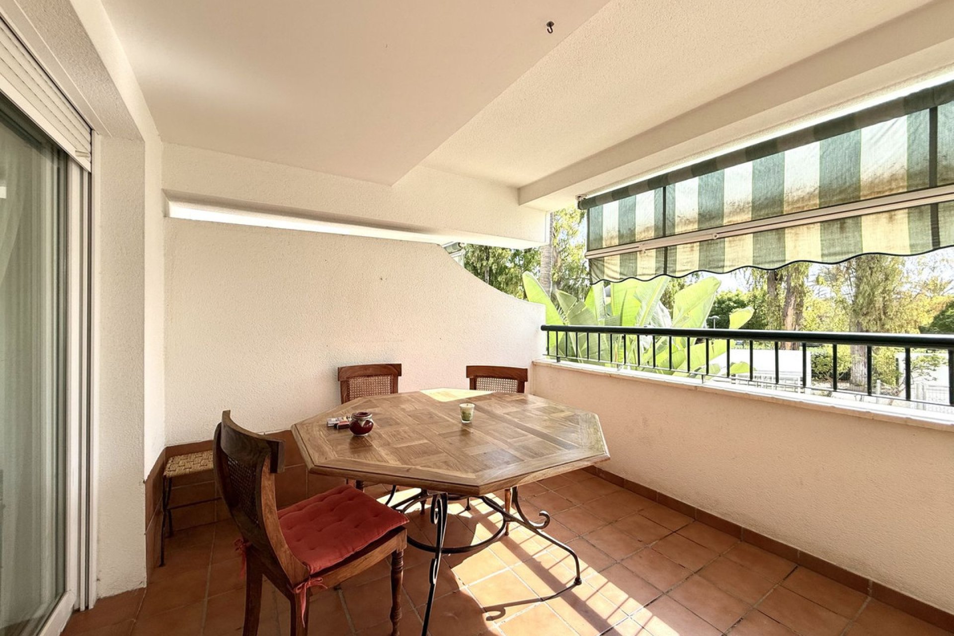 Resale - Ground floor apartment - Marbella - Guadalmina Baja