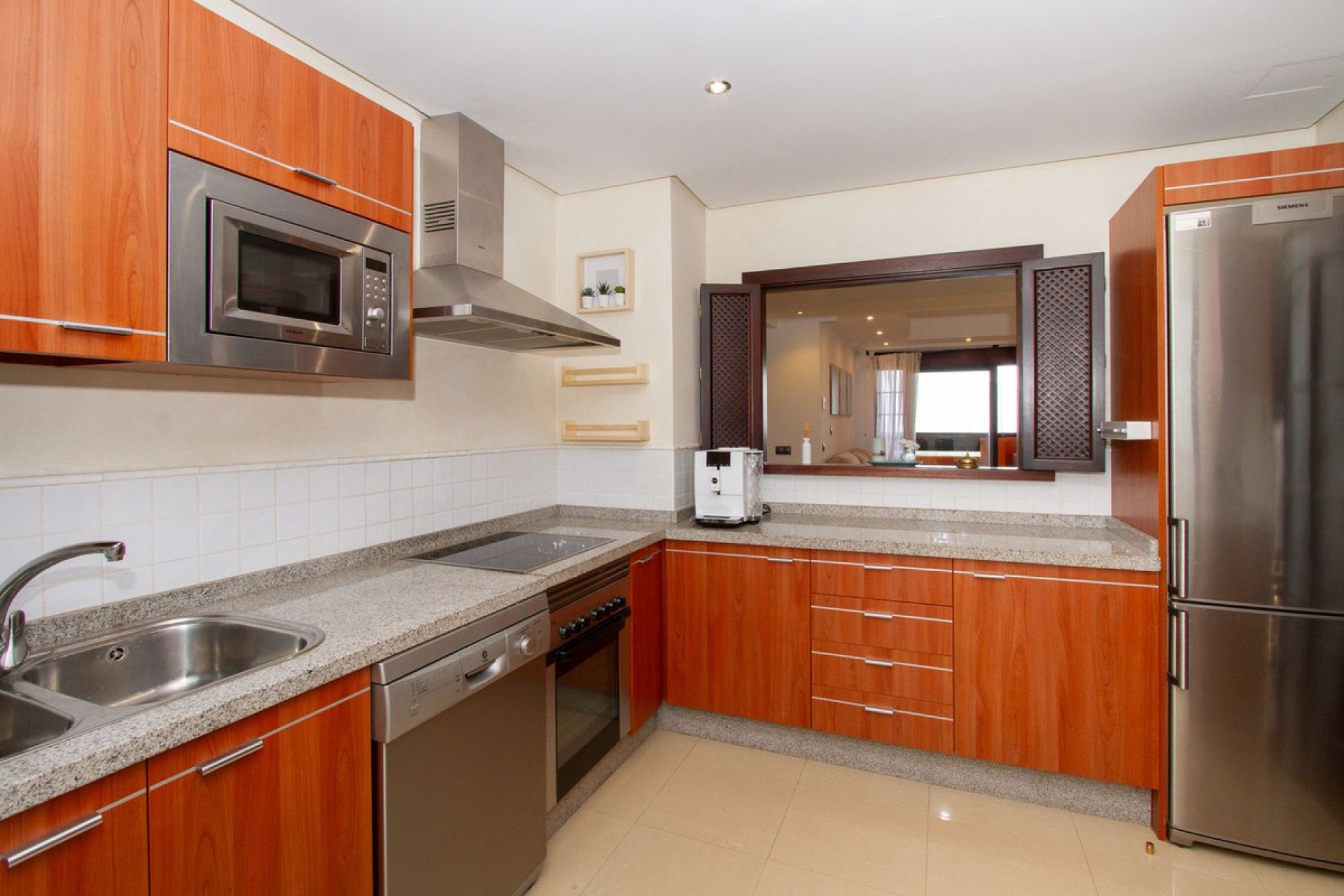 Resale - Ground floor apartment - Marbella - La Mairena