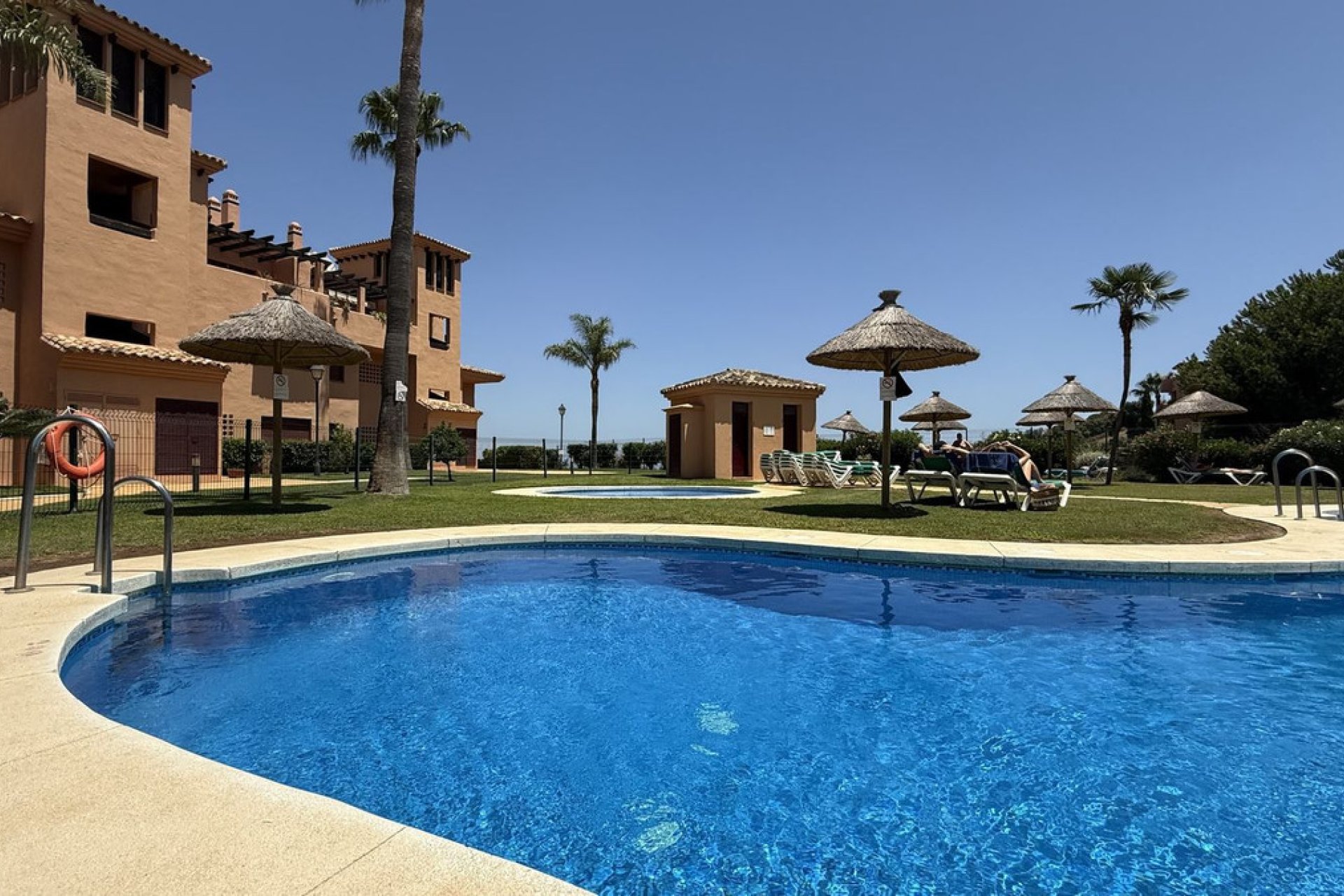 Resale - Ground floor apartment - Marbella - La Mairena