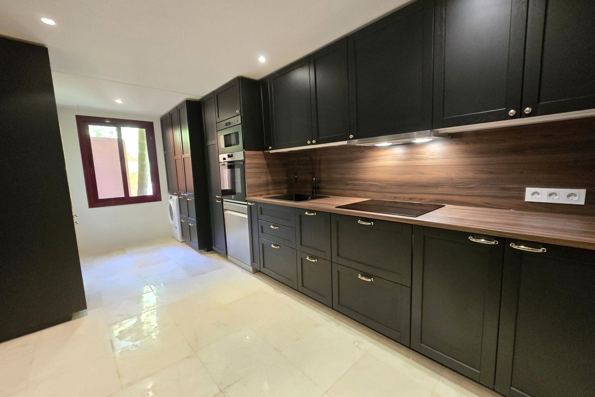 Resale - Ground floor apartment - Marbella - La Mairena