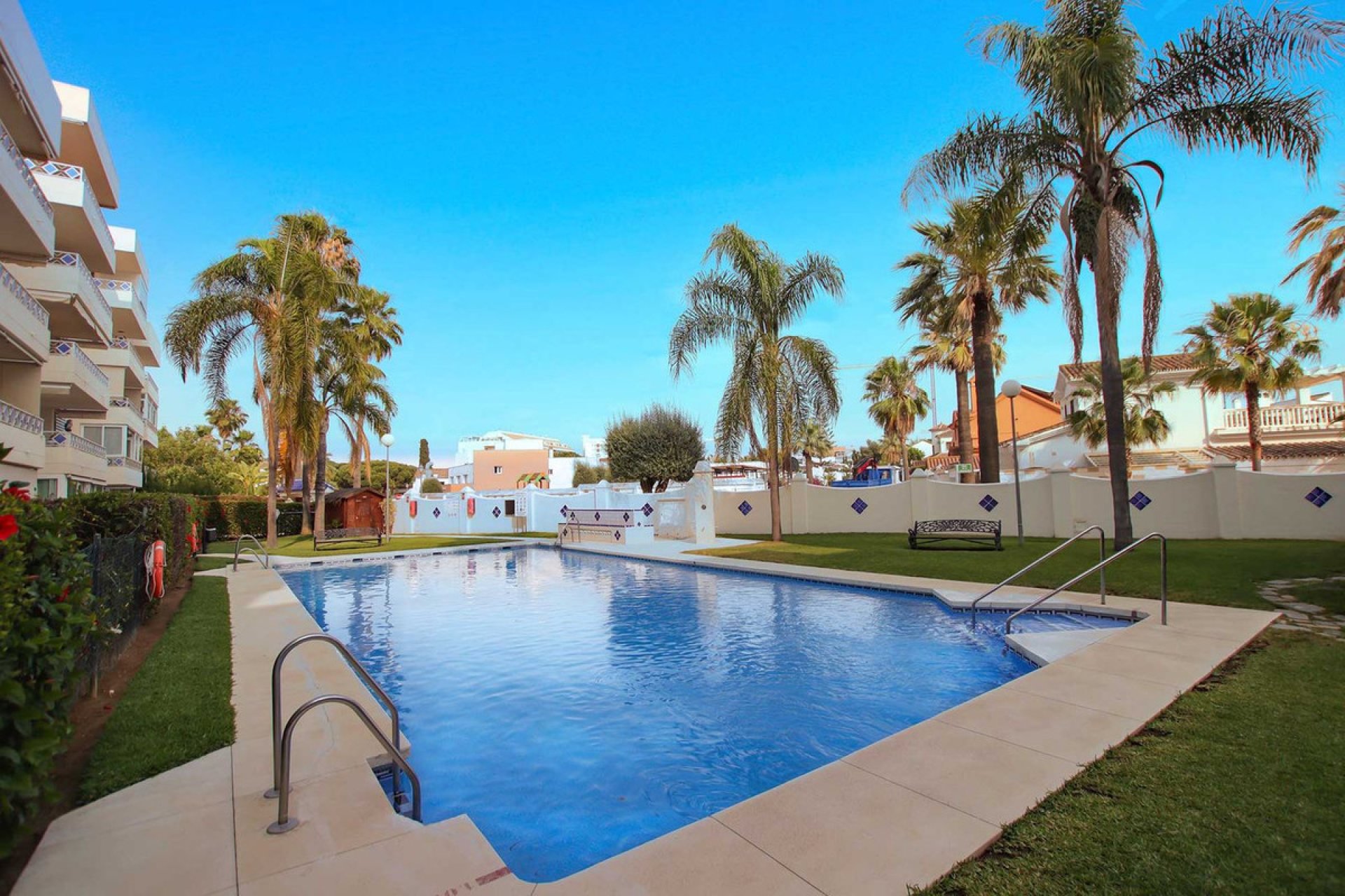 Resale - Ground floor apartment - Marbella - Las Chapas