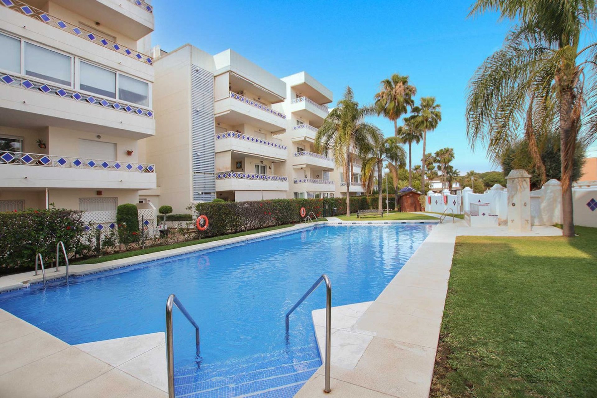 Resale - Ground floor apartment - Marbella - Las Chapas