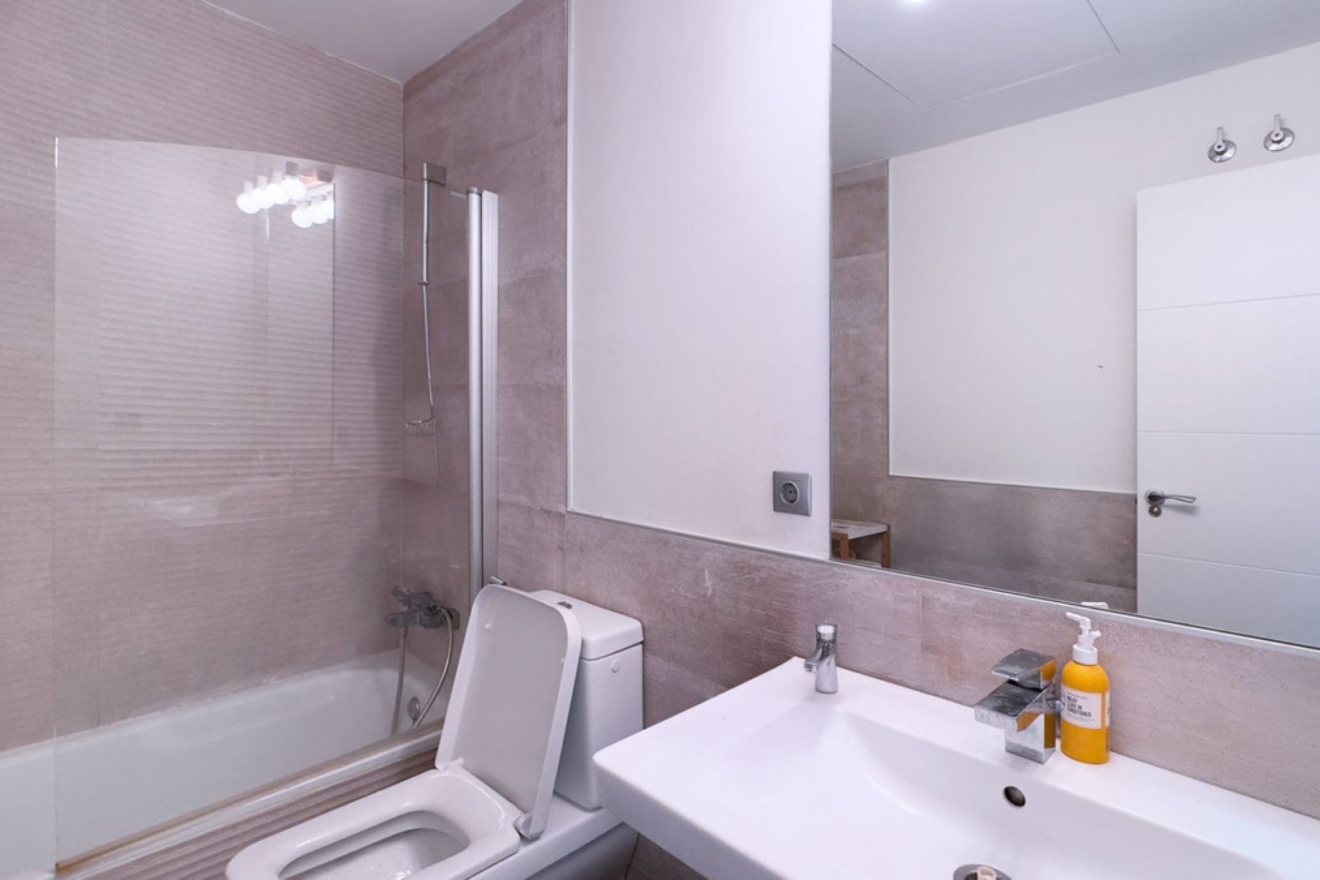 Resale - Ground floor apartment - Marbella - Nueva Andalucia