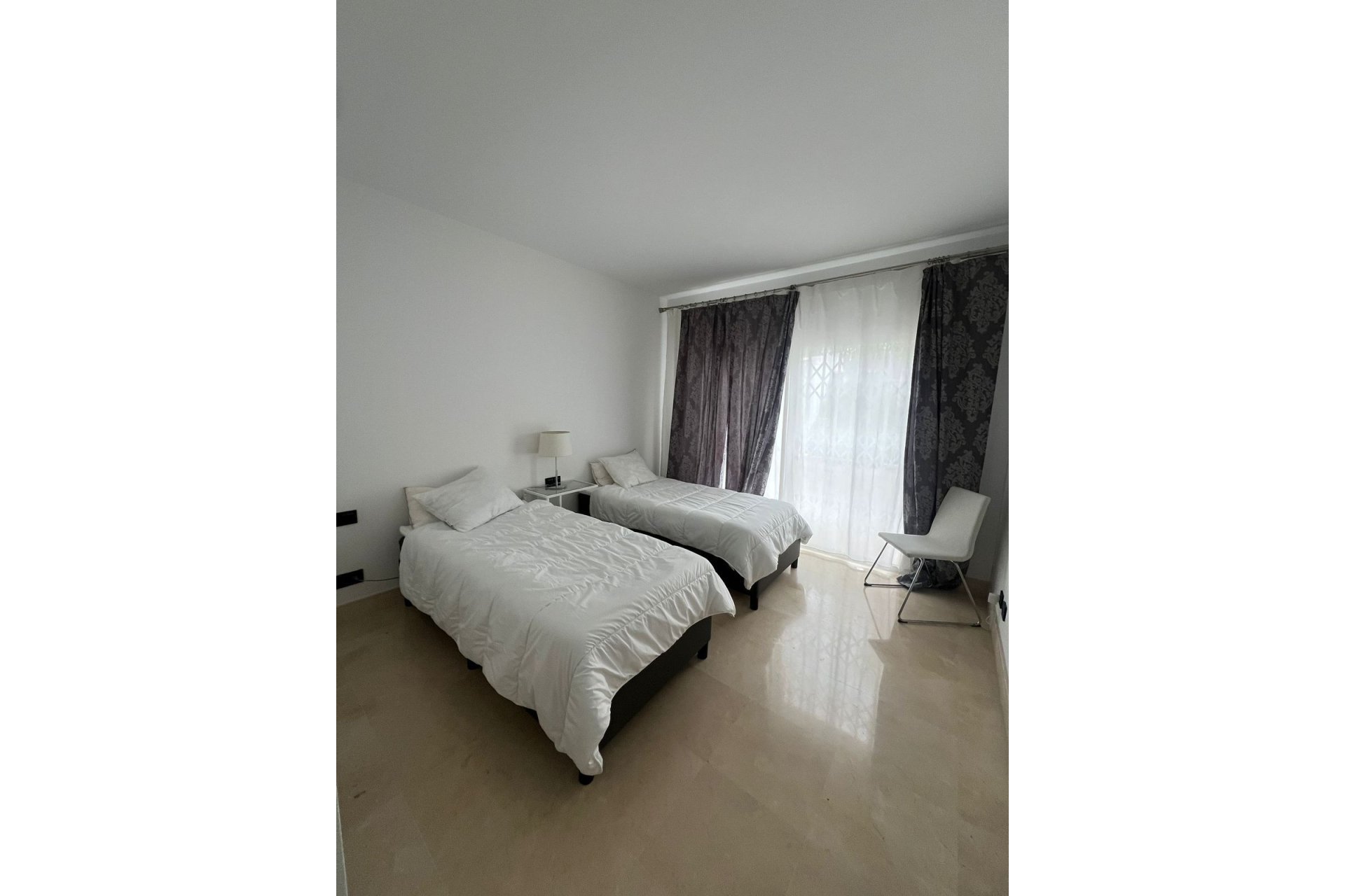 Resale - Ground floor apartment - Marbella - Nueva Andalucia