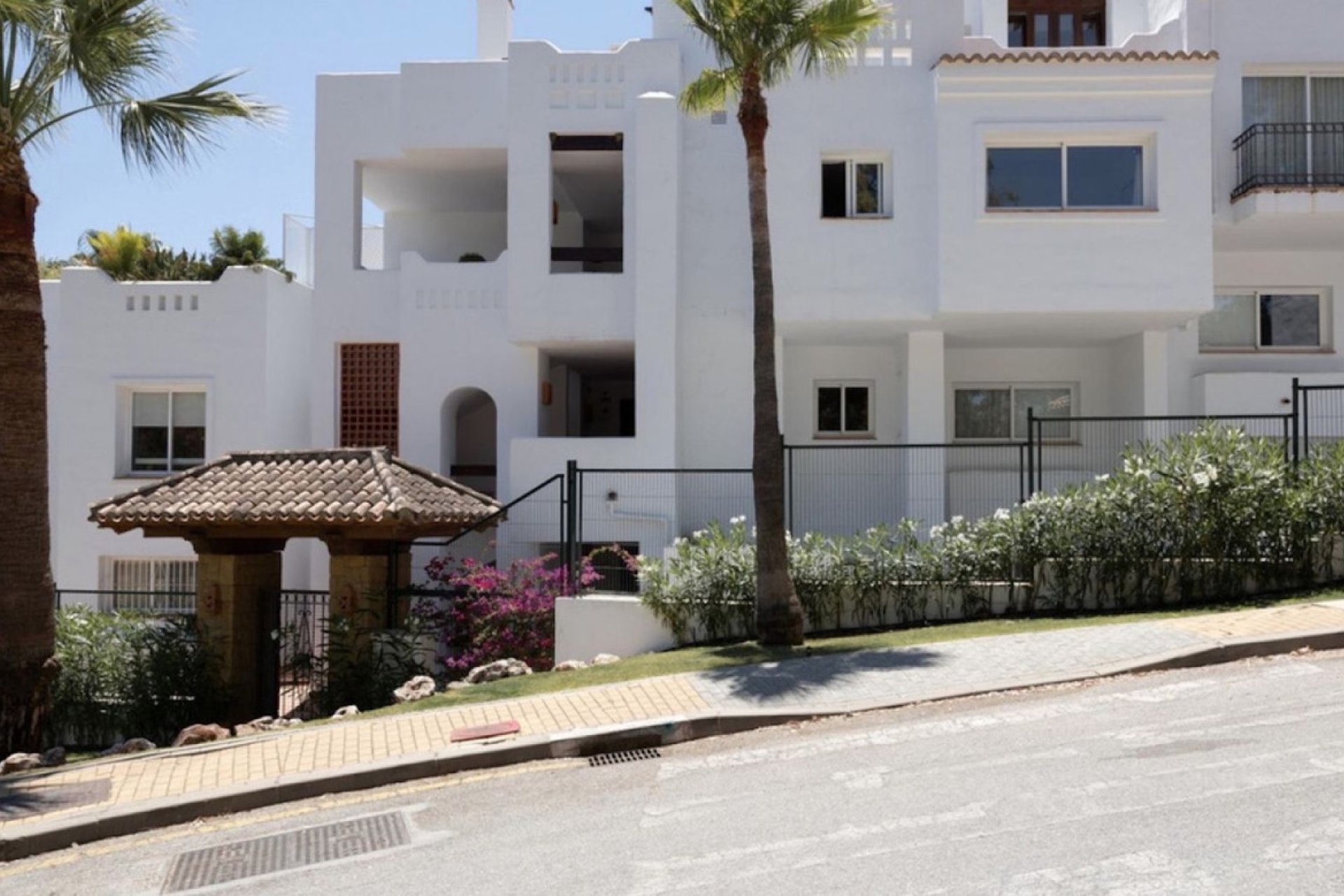 Resale - Ground floor apartment - Marbella - Nueva Andalucia
