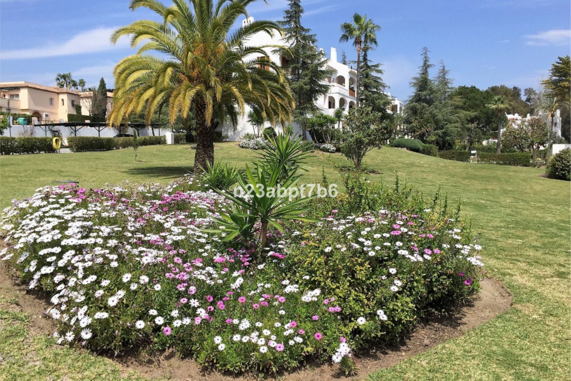 Resale - Ground floor apartment - Marbella - Nueva Andalucia