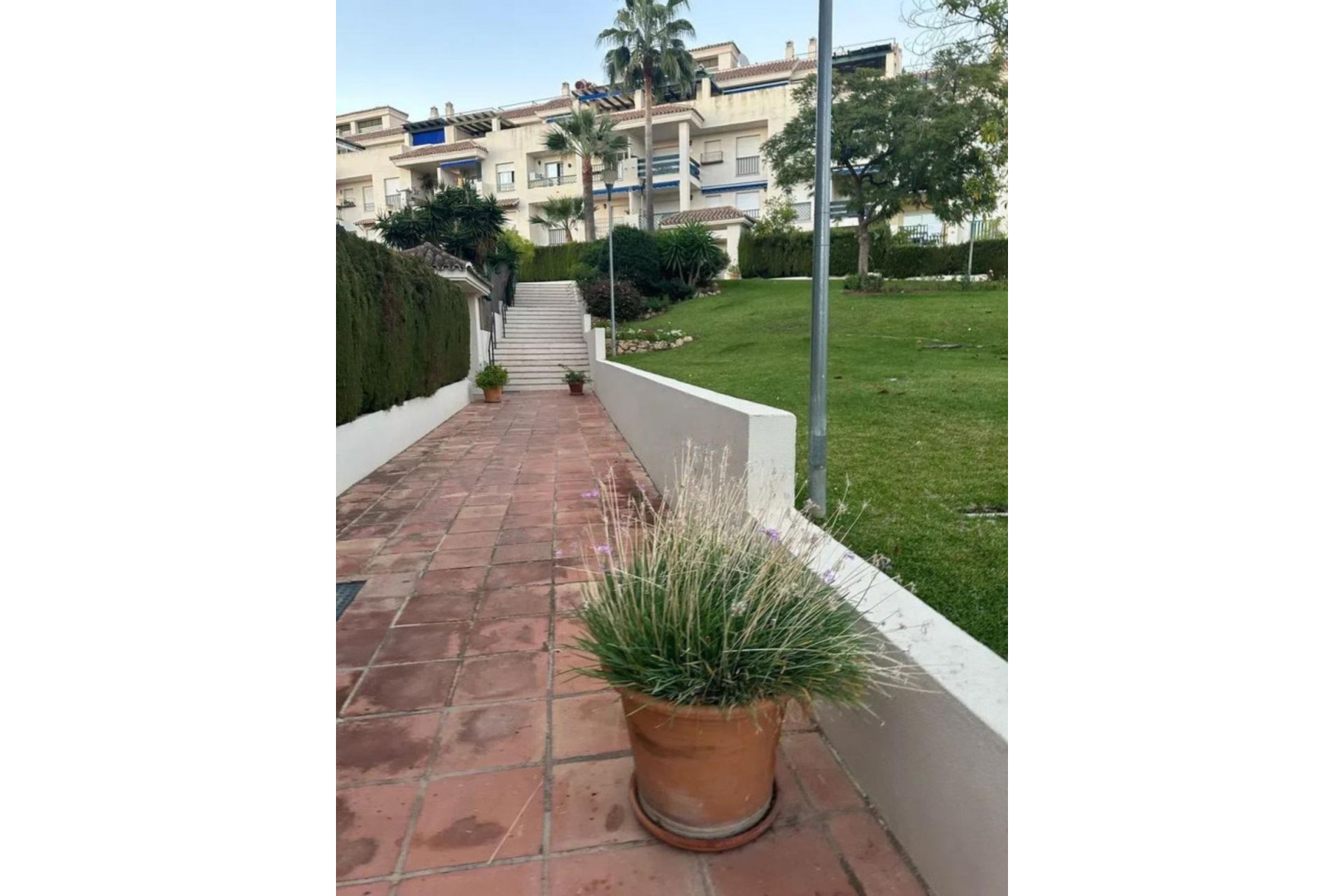 Resale - Ground floor apartment - Marbella - Nueva Andalucia