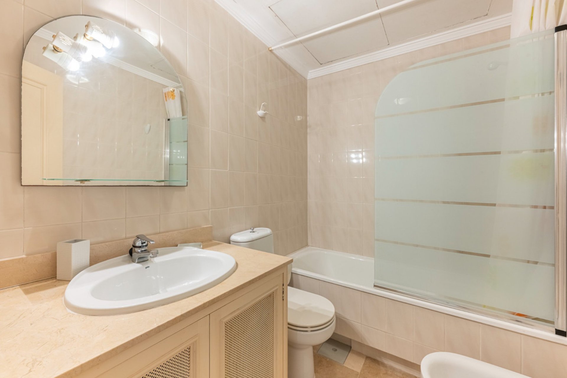 Resale - Ground floor apartment - Marbella - Nueva Andalucia