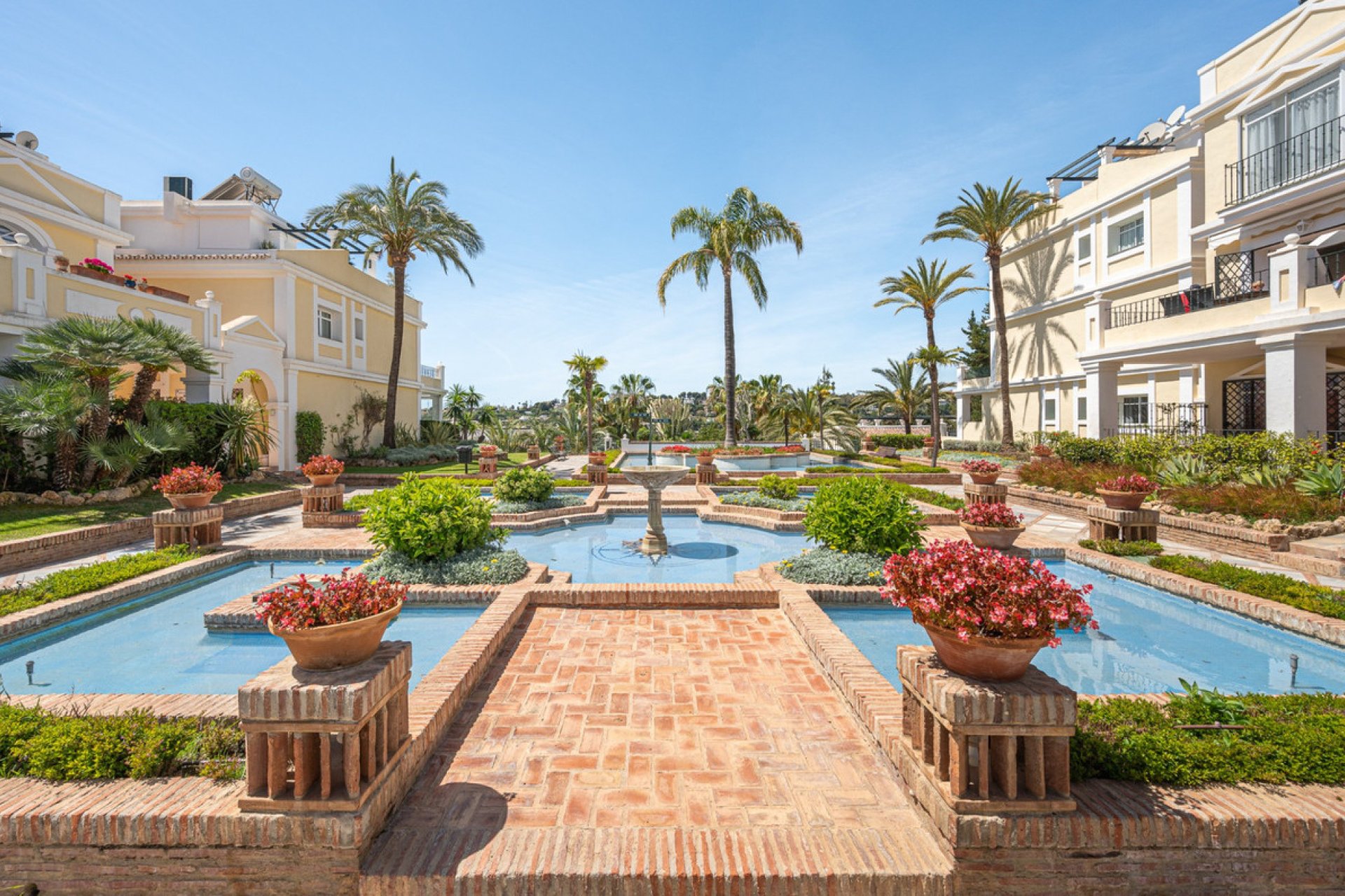 Resale - Ground floor apartment - Marbella - Nueva Andalucia