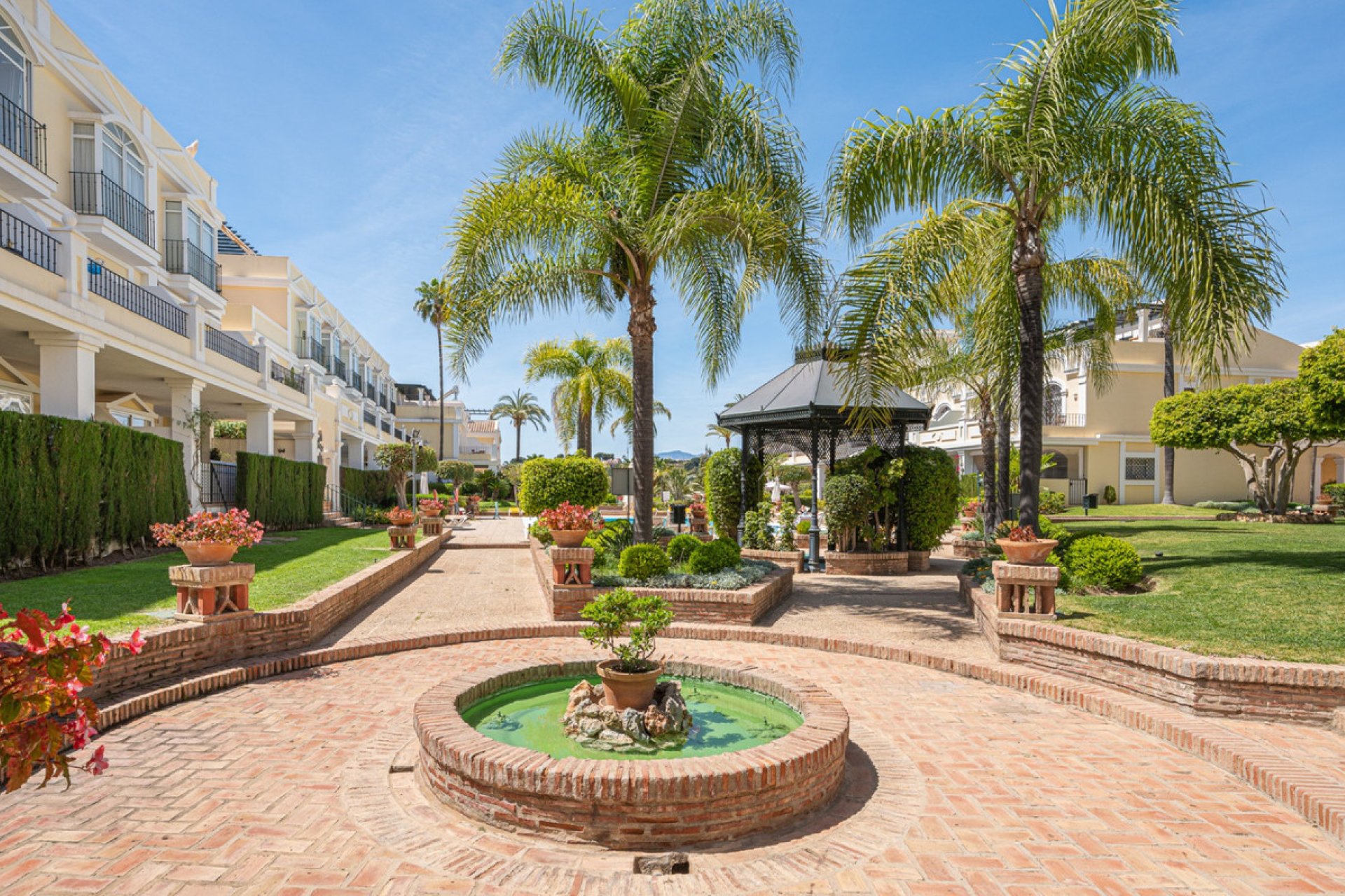 Resale - Ground floor apartment - Marbella - Nueva Andalucia