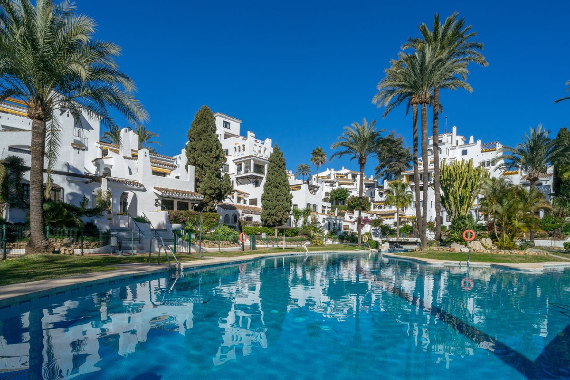 Resale - Ground floor apartment - Marbella - Nueva Andalucia
