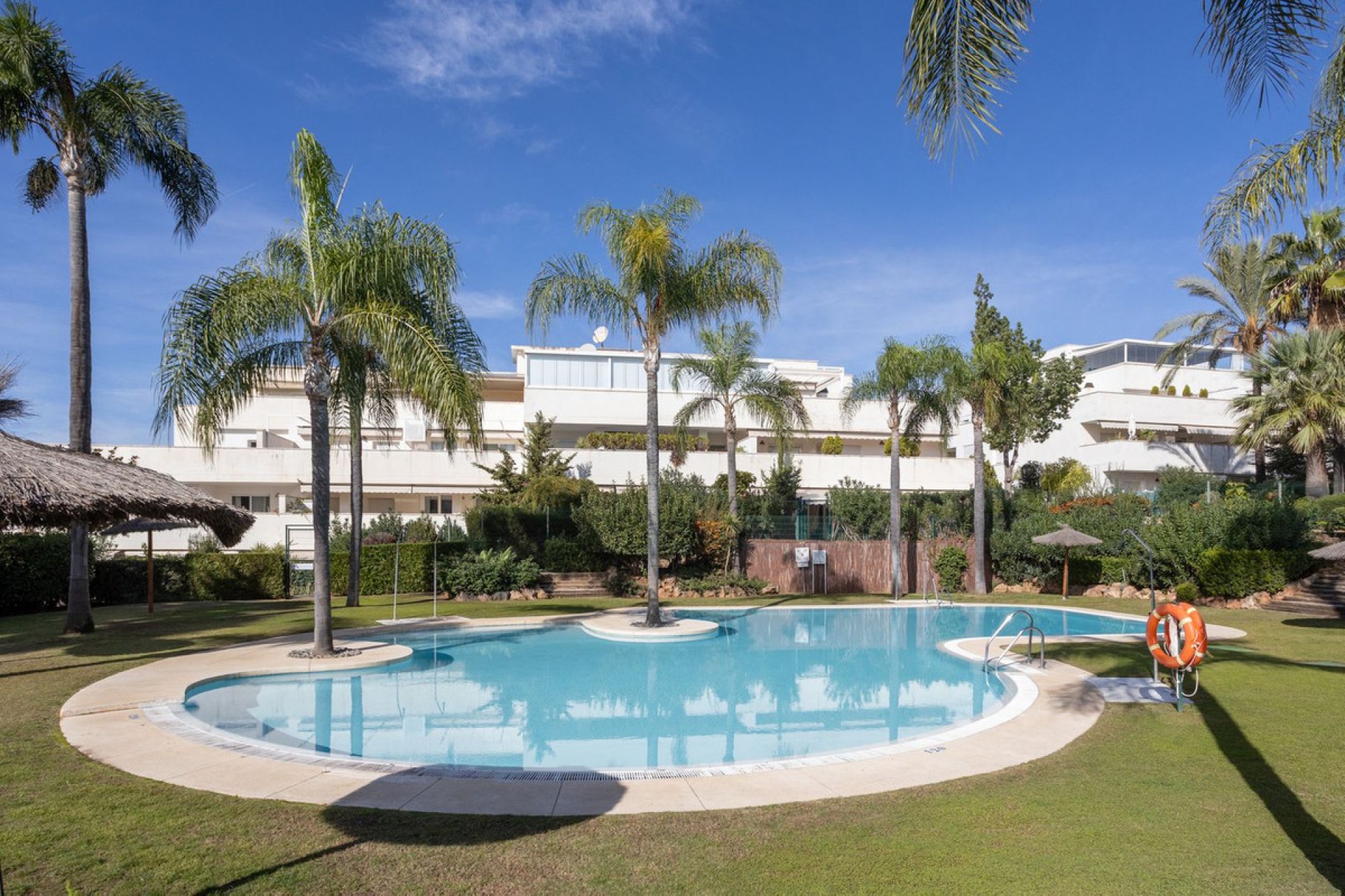 Resale - Ground floor apartment - Marbella - Nueva Andalucia