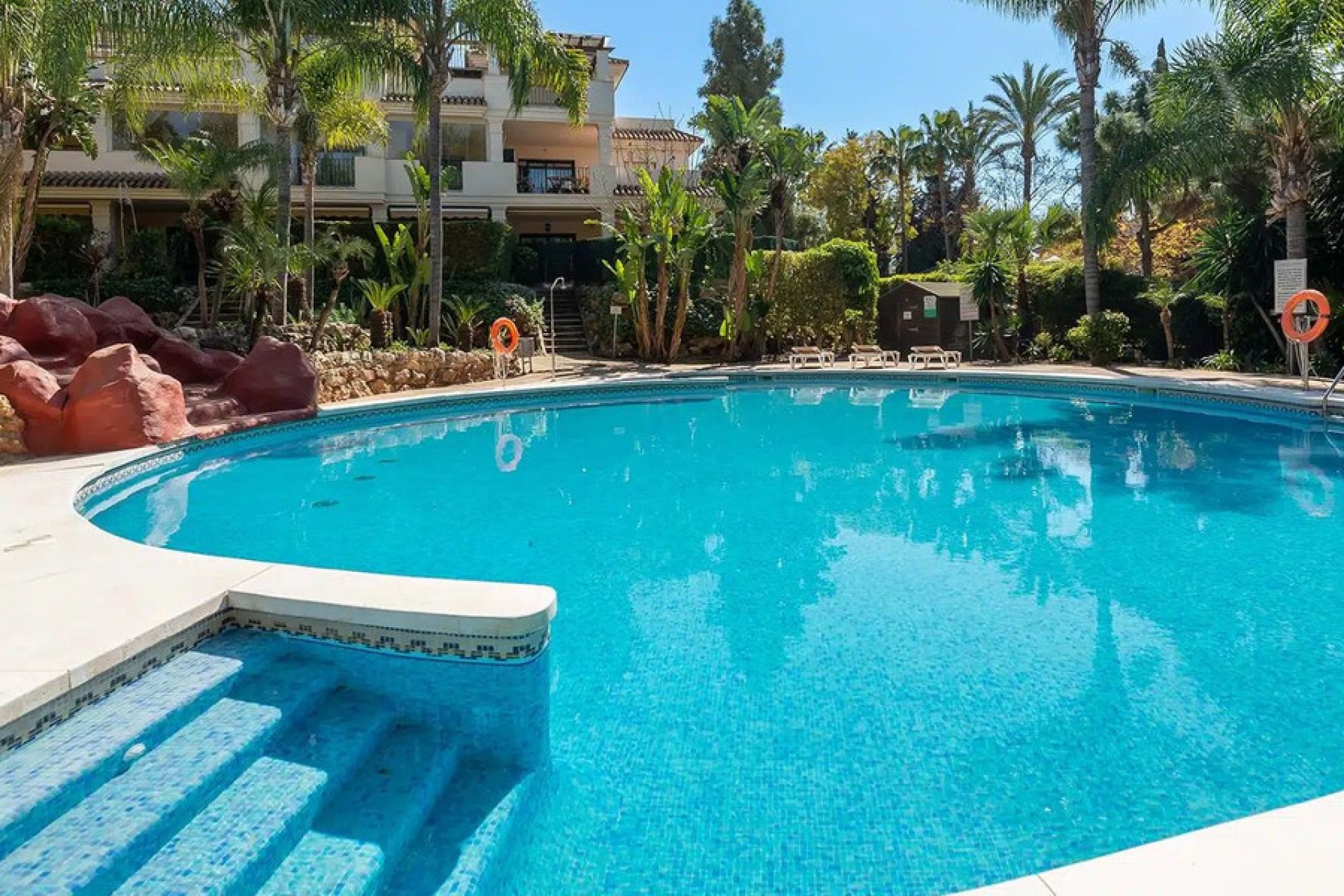 Resale - Ground floor apartment - Marbella - Nueva Andalucia