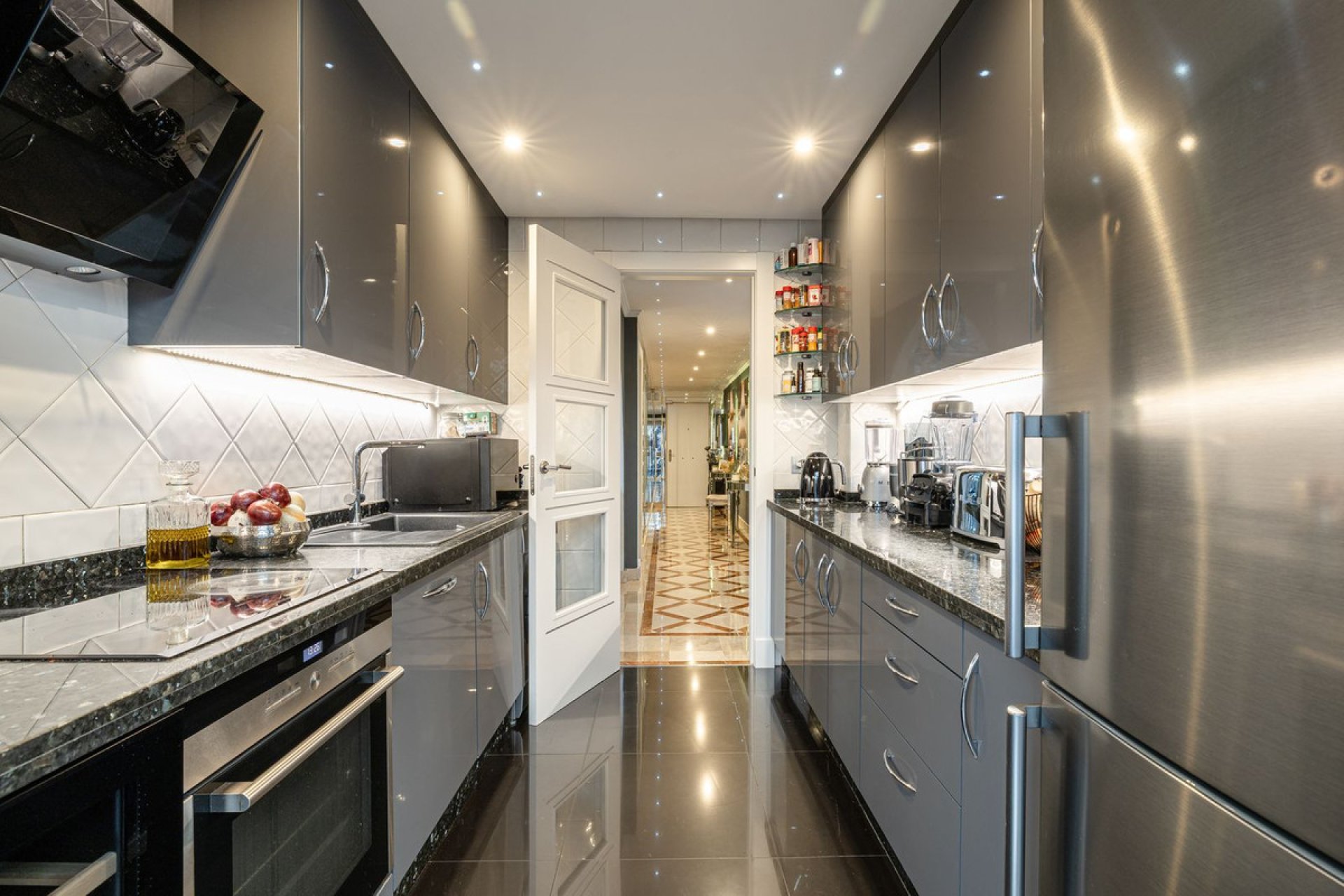 Resale - Ground floor apartment - Marbella - Nueva Andalucia