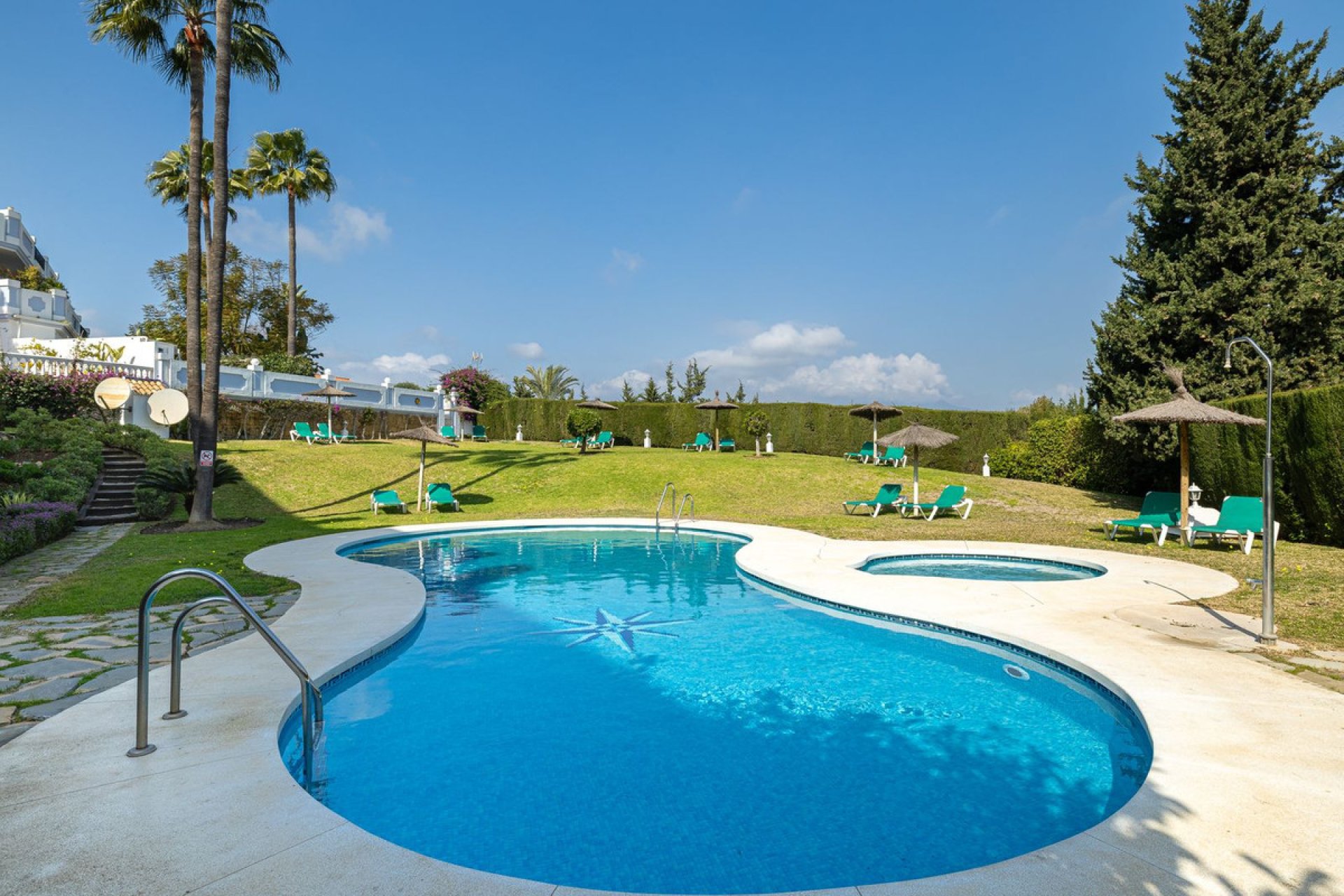 Resale - Ground floor apartment - Marbella - Nueva Andalucia