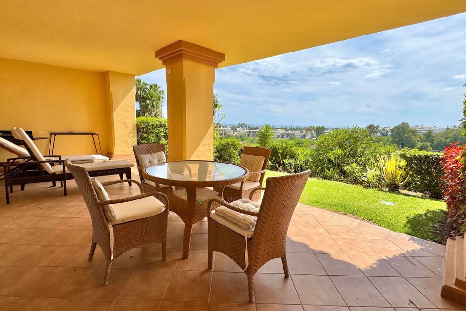 Resale - Ground floor apartment - Marbella - Nueva Andalucia